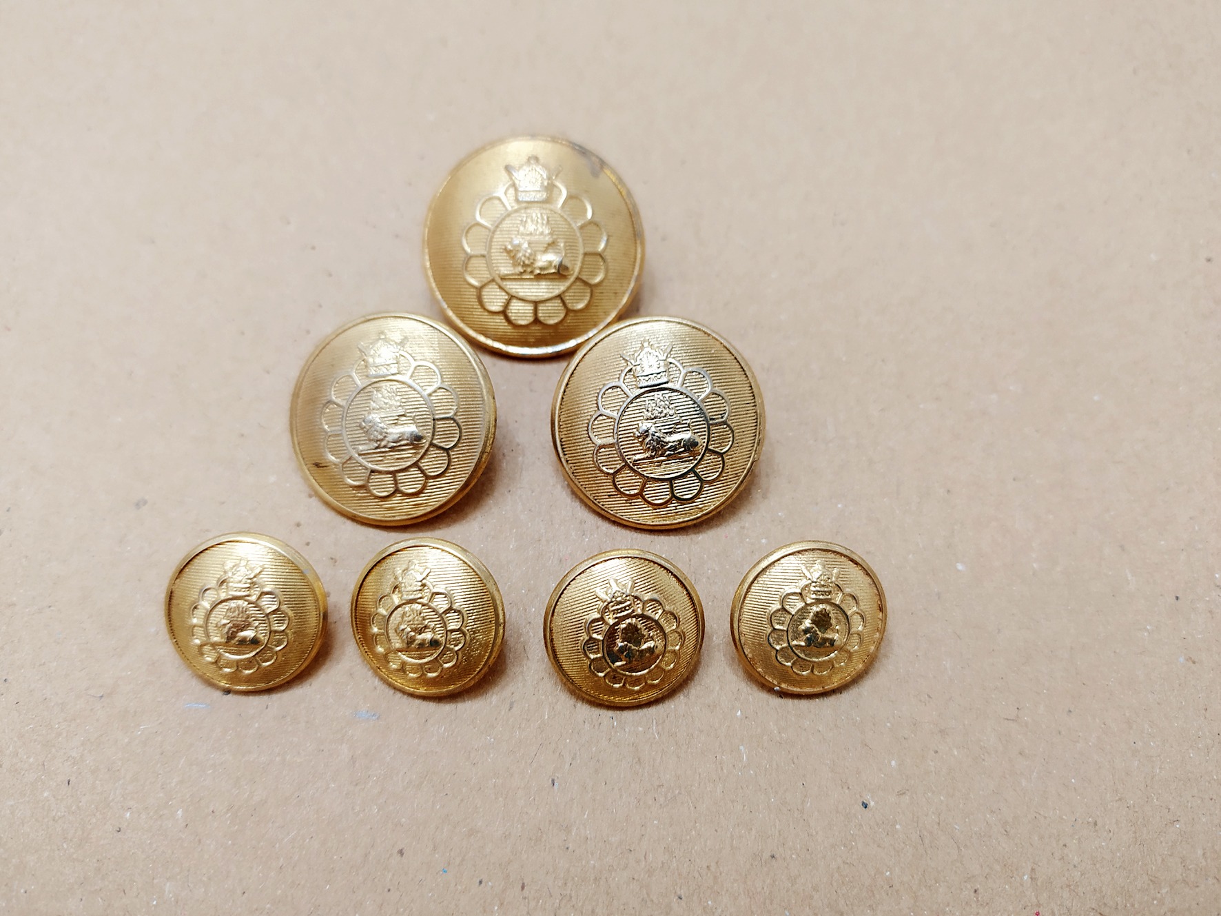 7 عدد دکمه کلکسیونی شرکت نفت پهلوی (کد37052)