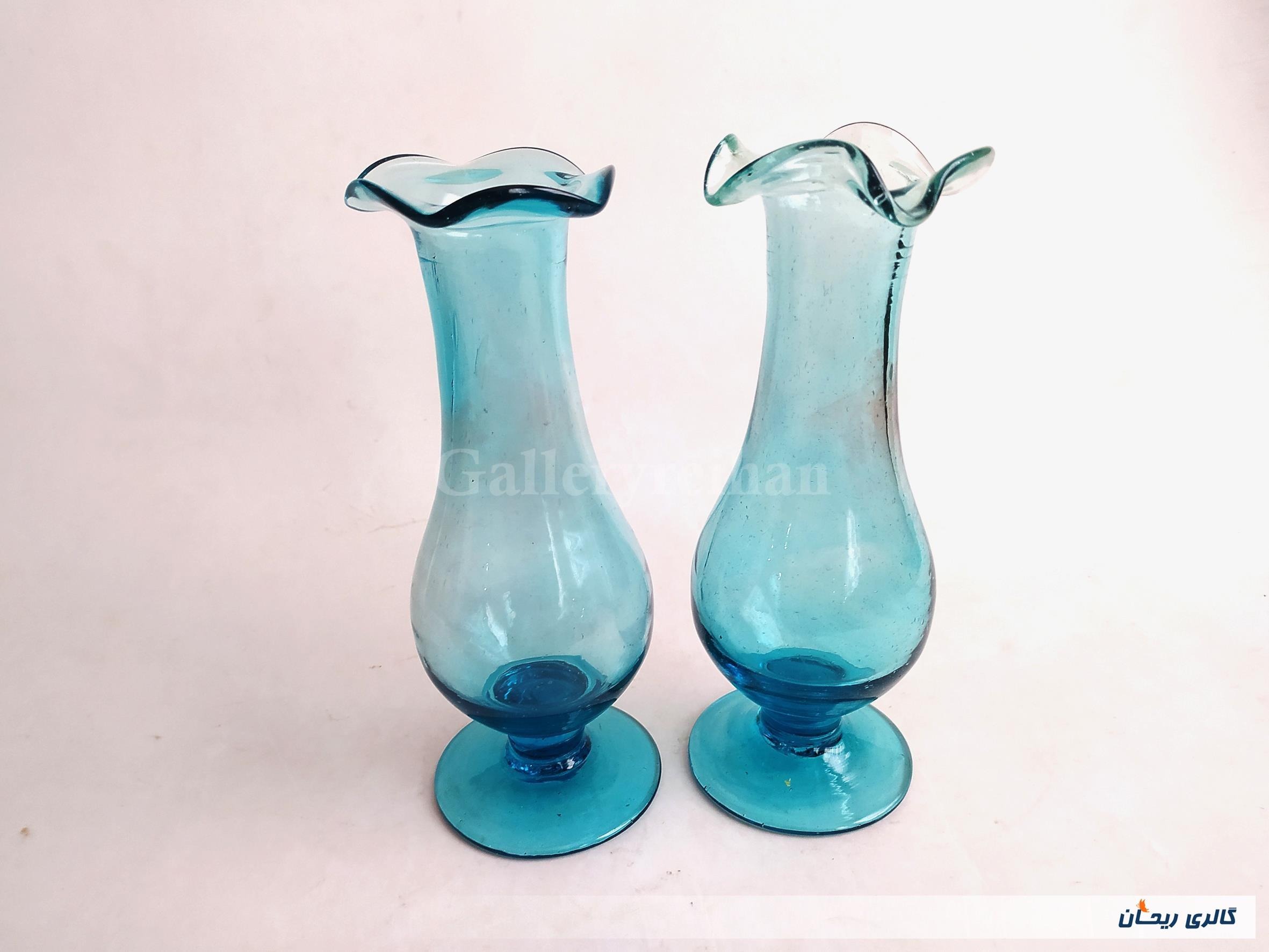 یک جفت گلدان پایه دار قدیمی دستساز آبی (2-44791)