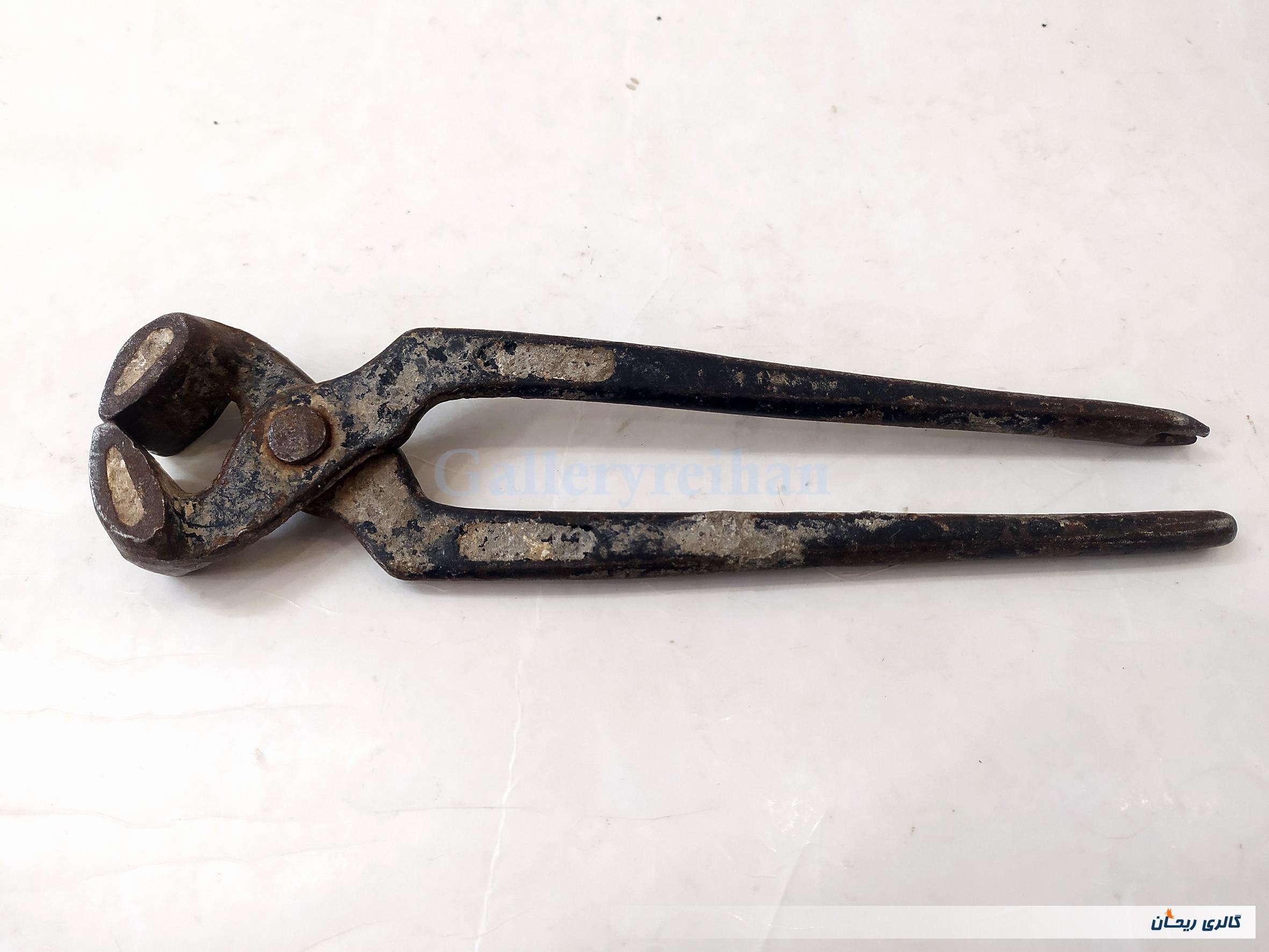 گاز انبر قدیمی شرکتی همراه با میخ کش (کد47623)