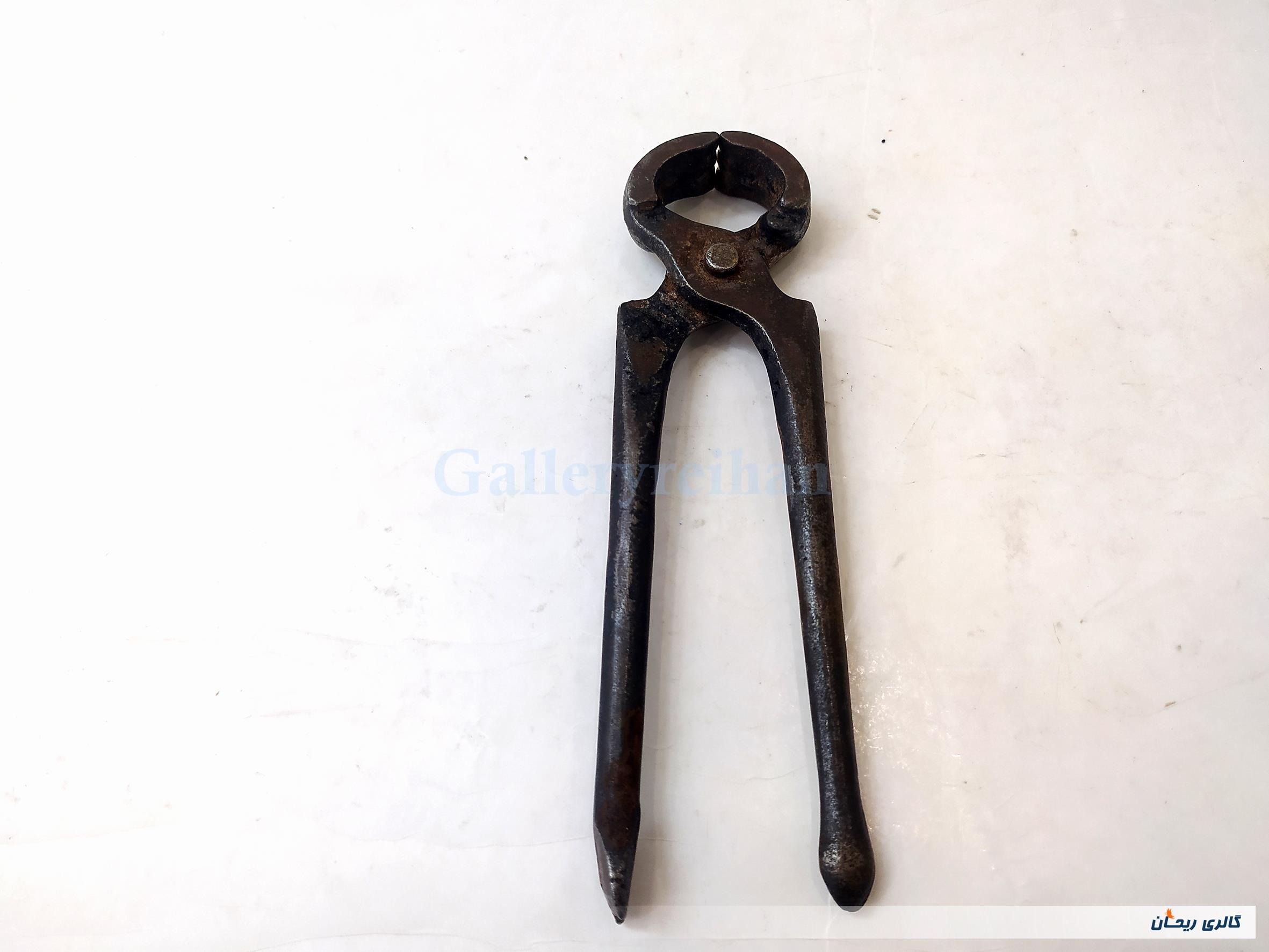 گاز انبر قدیمی دست ساز همراه با میخکش (کد47621)