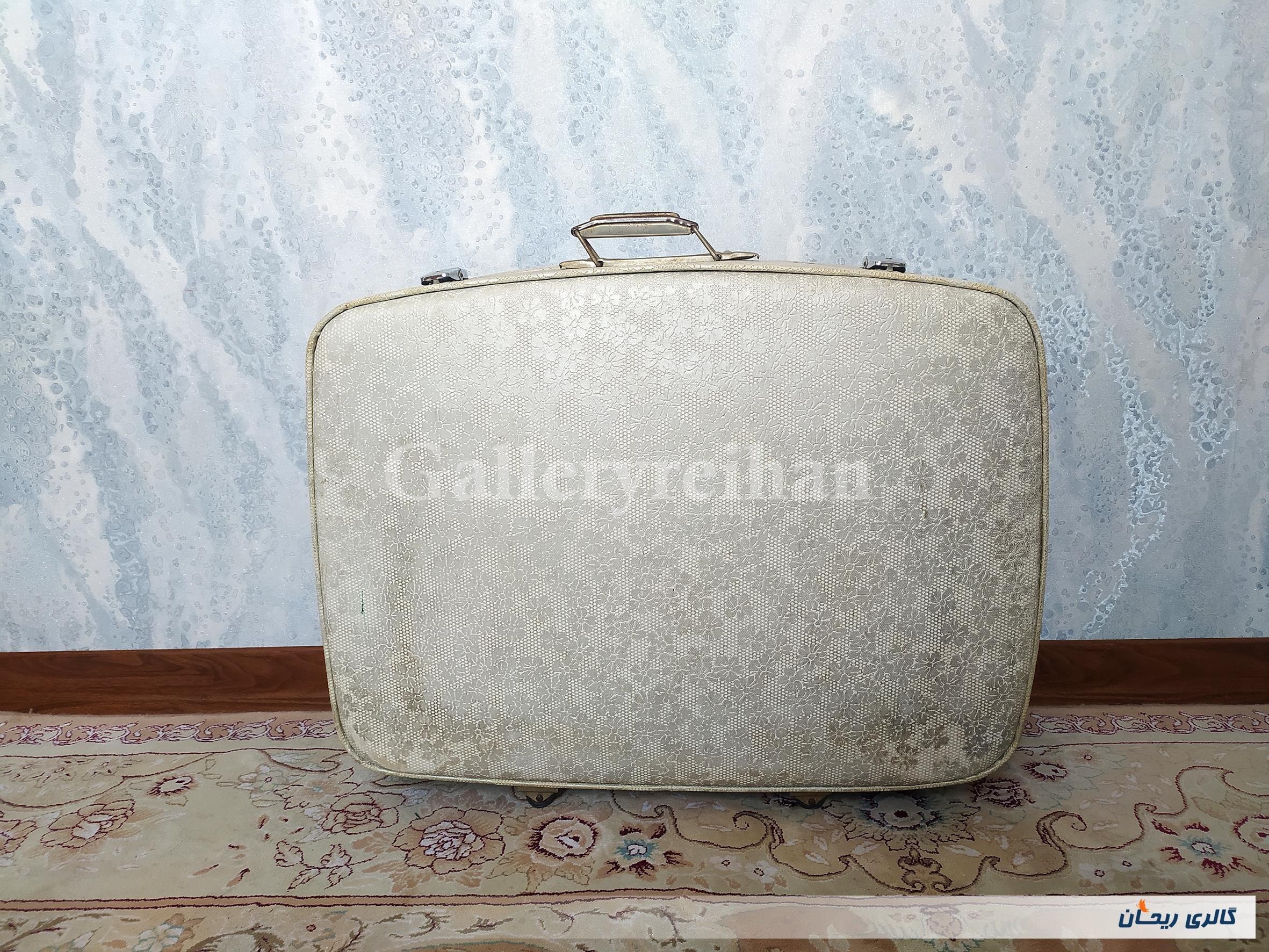 چمدان قدیمی طرح دار بسیار خاص کرم رنگ (کد45344)