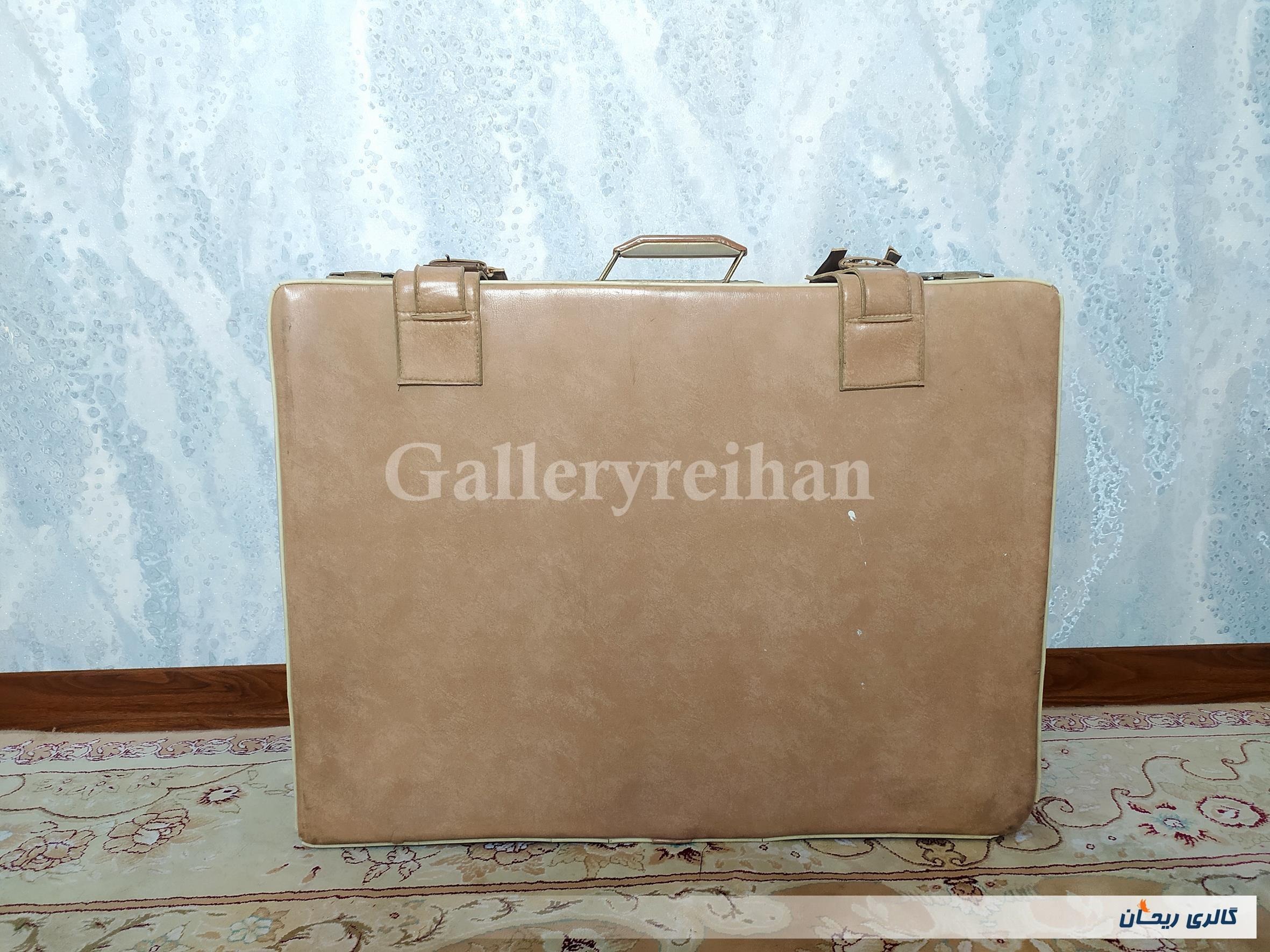 چمدان قدیمی با رنگ بسیار خاص و زیبا (کد45345)