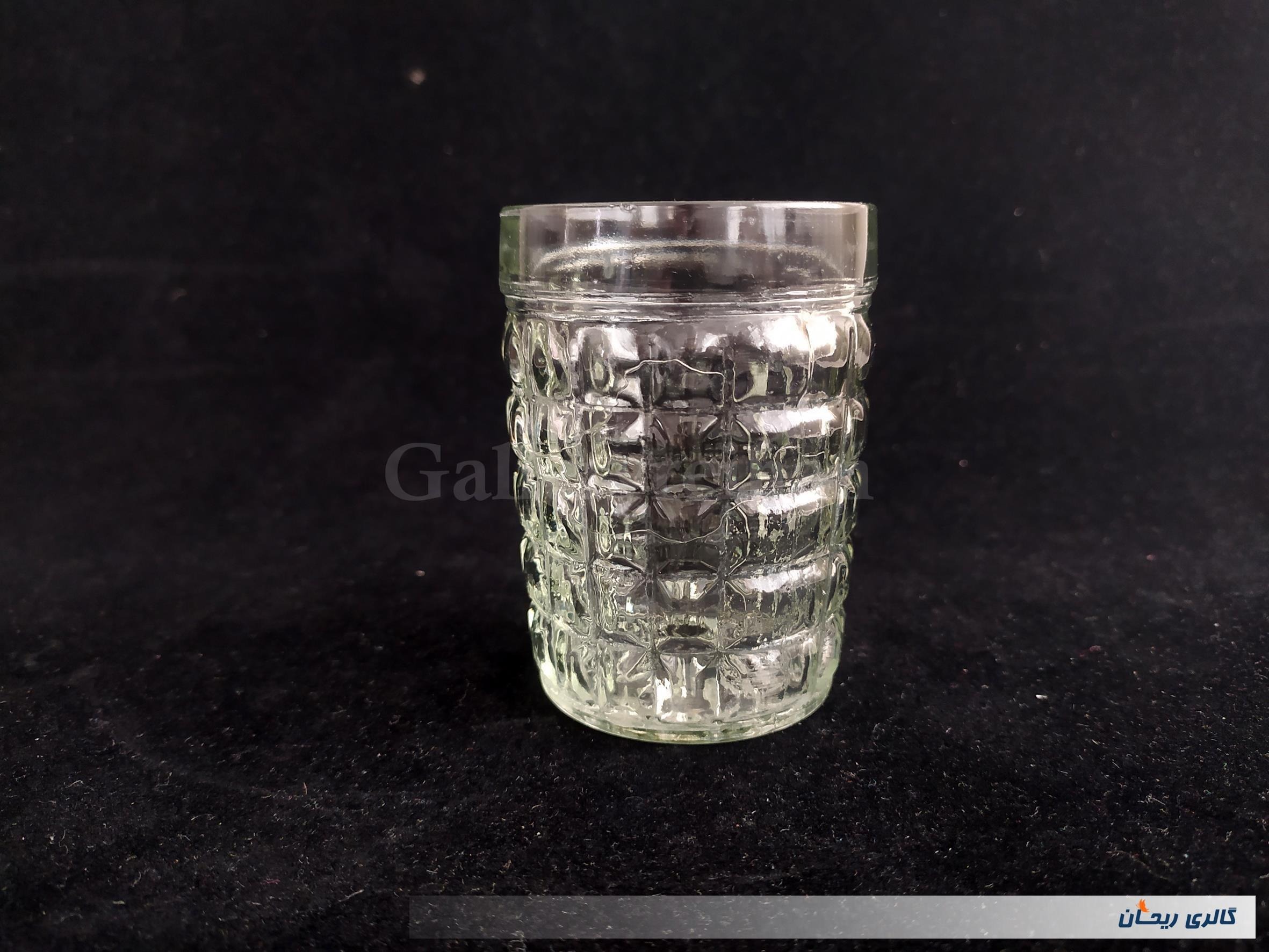 استکان قدیمی زیبا طرح خشتی نوستالژی (کد49375)