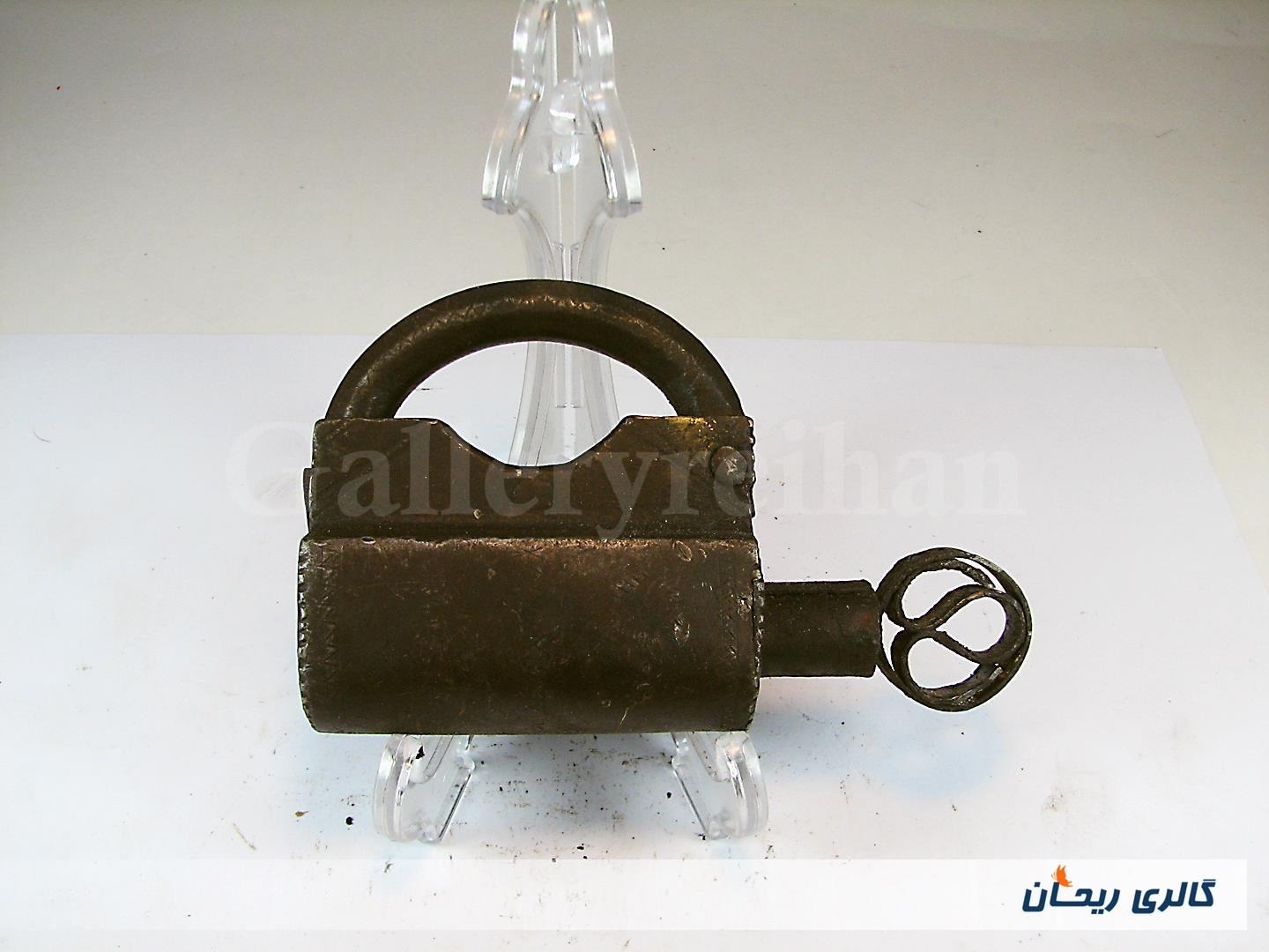 قفل دستساز بزرگ کمیاب فولادی قاجاری (کد10388)
