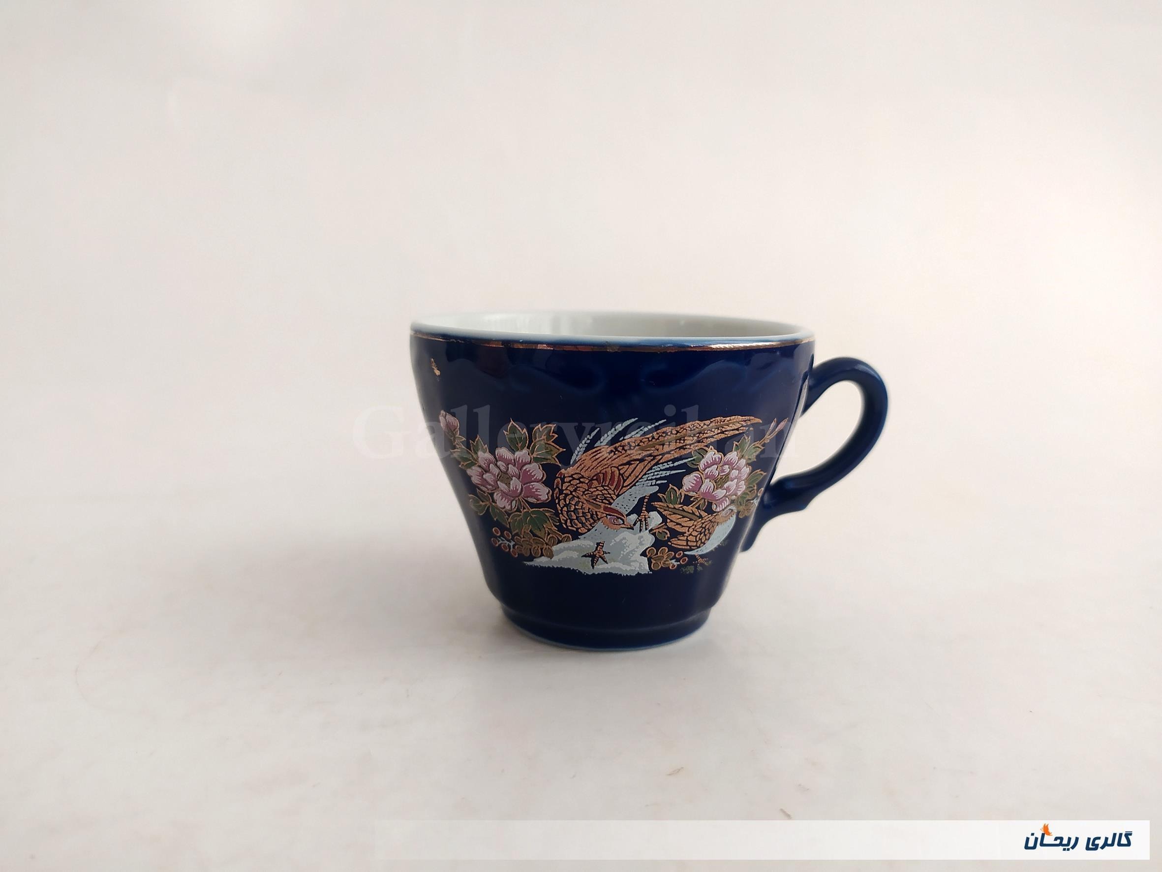 فنجان چینی قدیمی سورمه ای طرح طاووس (کد51248)