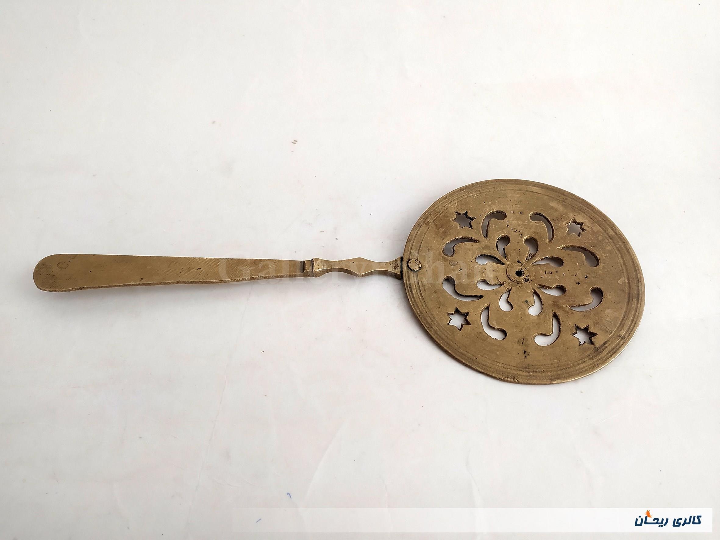 کفگیر کلکسیونی قدیمی برنجی طرحدار (کد51437)