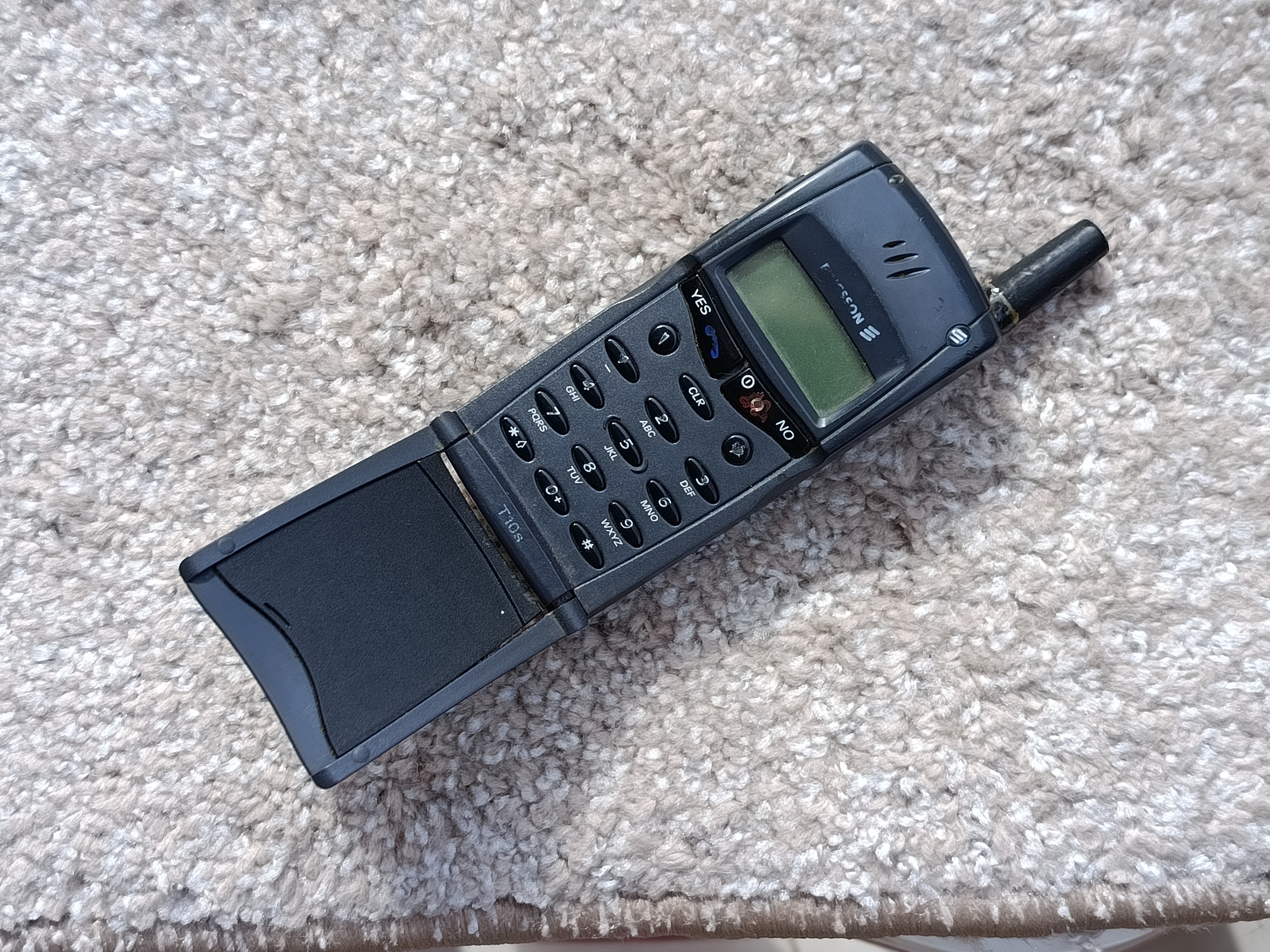گوشی موبایل قدیمی اریکسون ericsson