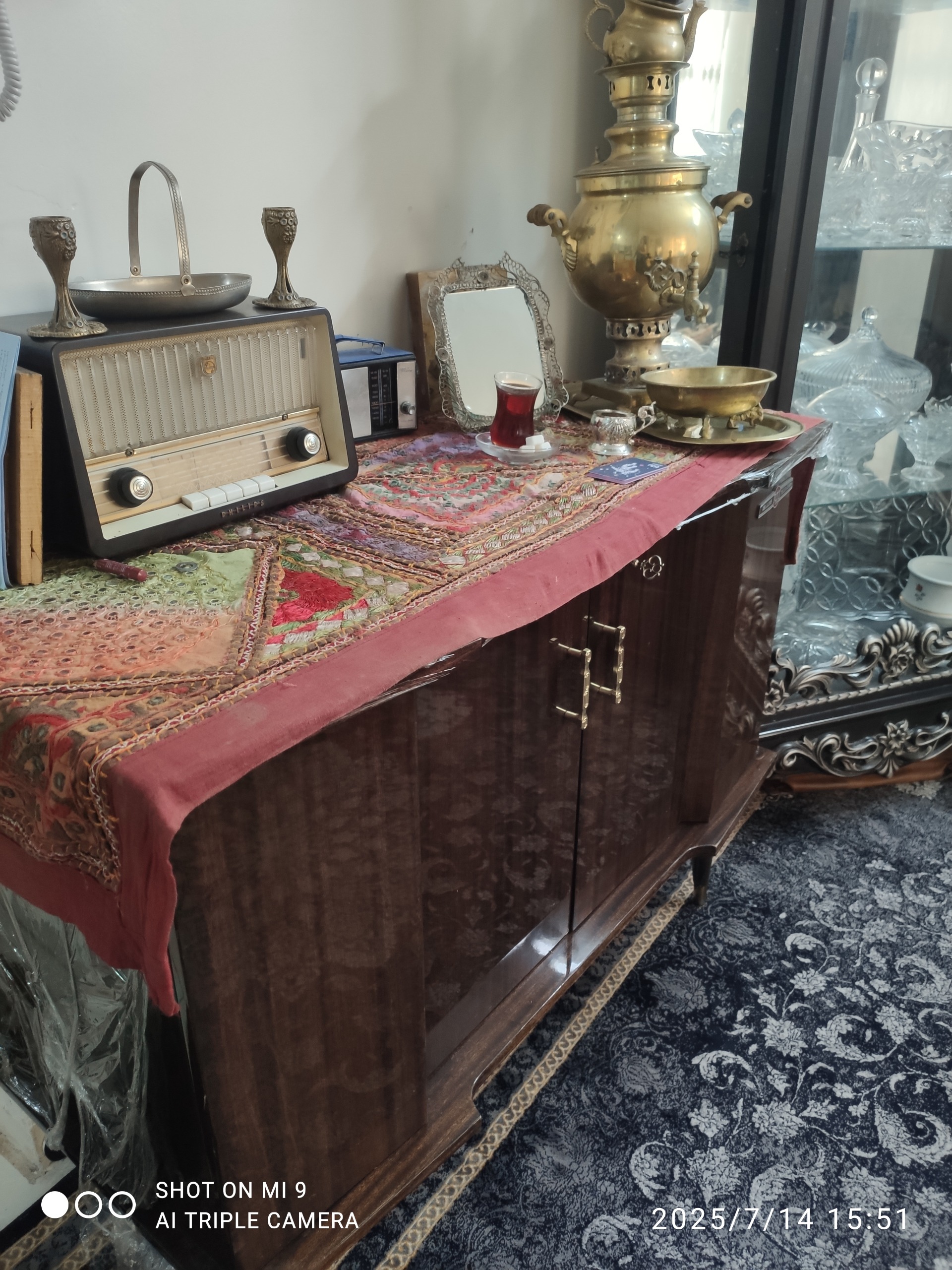 تلویزیون مبله کمد دار چوبی