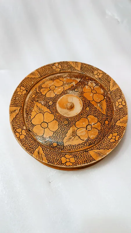 ظرف چوبی قدیمی طرحدار