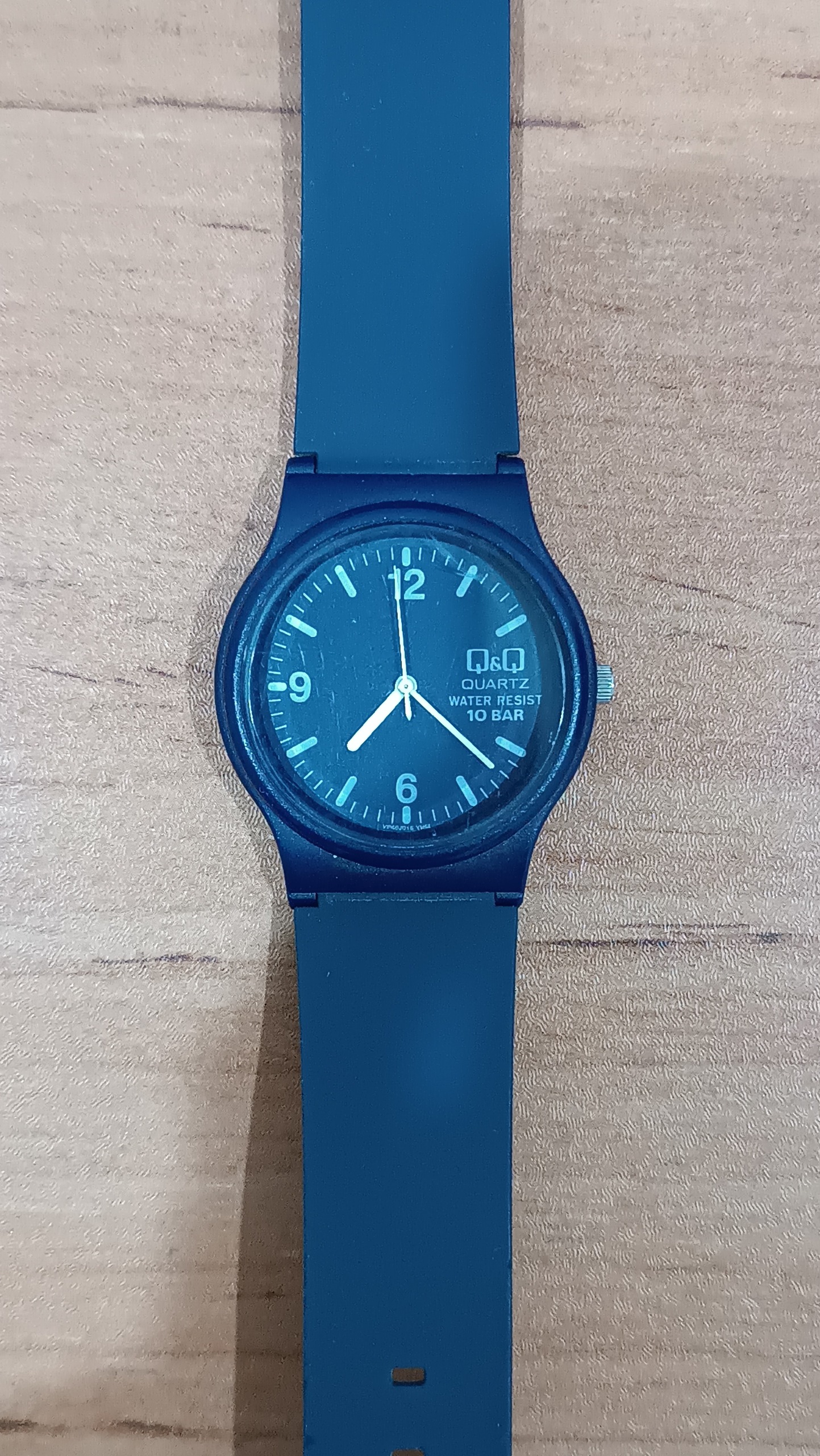 ساعت مچی عقربه ای پسرانه کیو اند کیو مدل Vp46j015Y