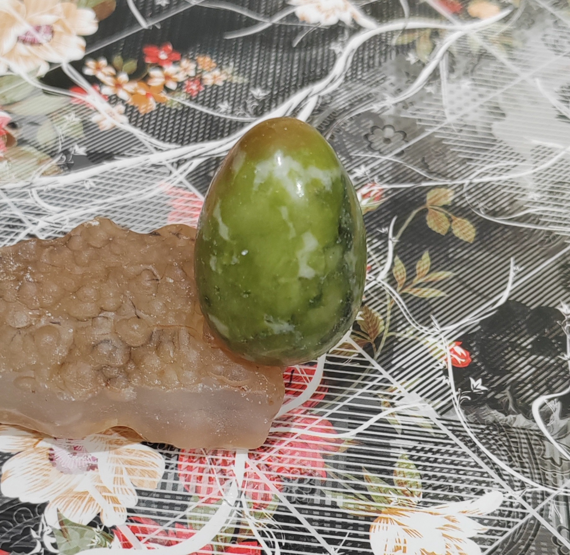 گوی تخم مرغی سنگ یشم معدنی