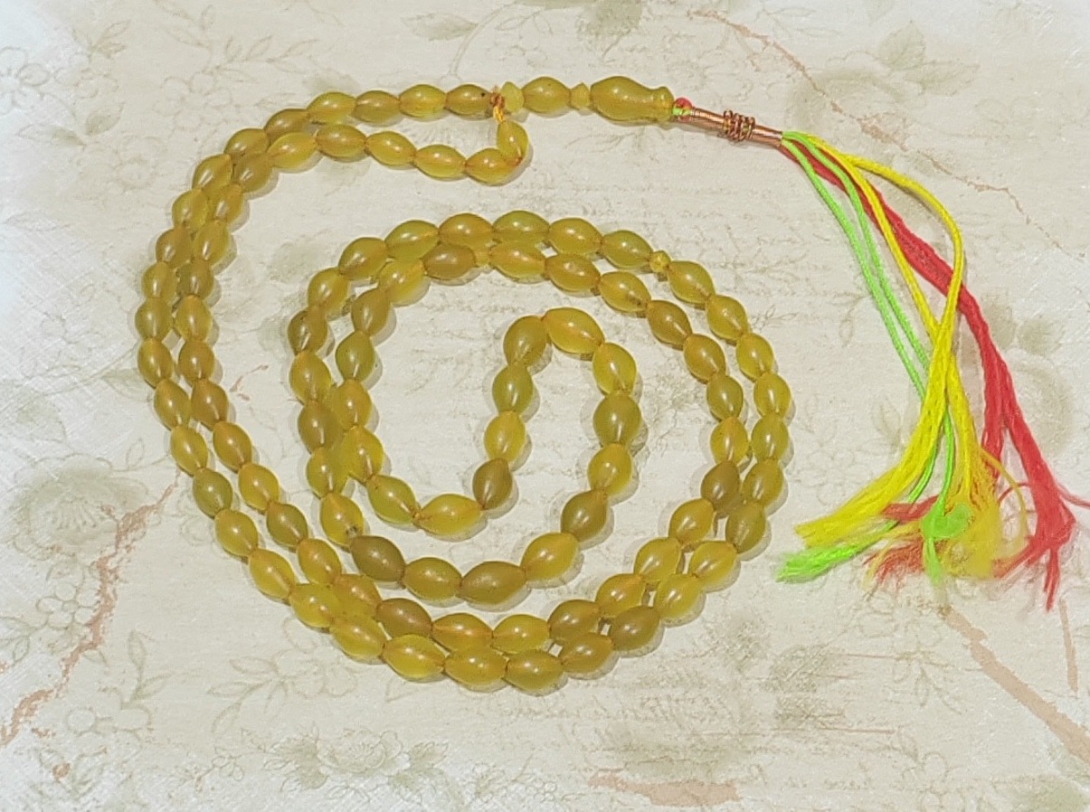 تسبیح سنگ شاه مقصود جلال آباد عسلی زرد معدنی