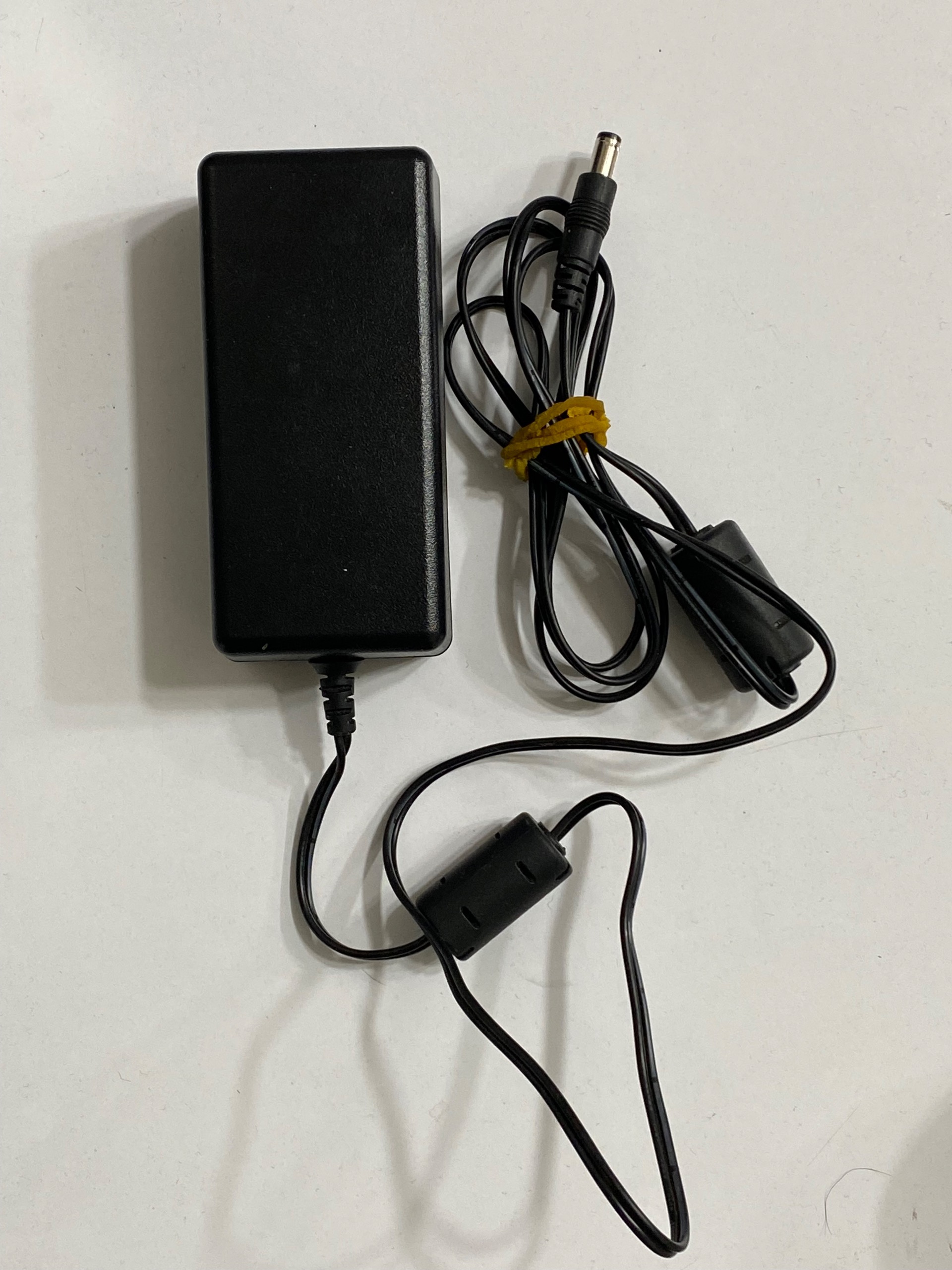 اداپتور 12 ولت 1.5 میلی آمپر