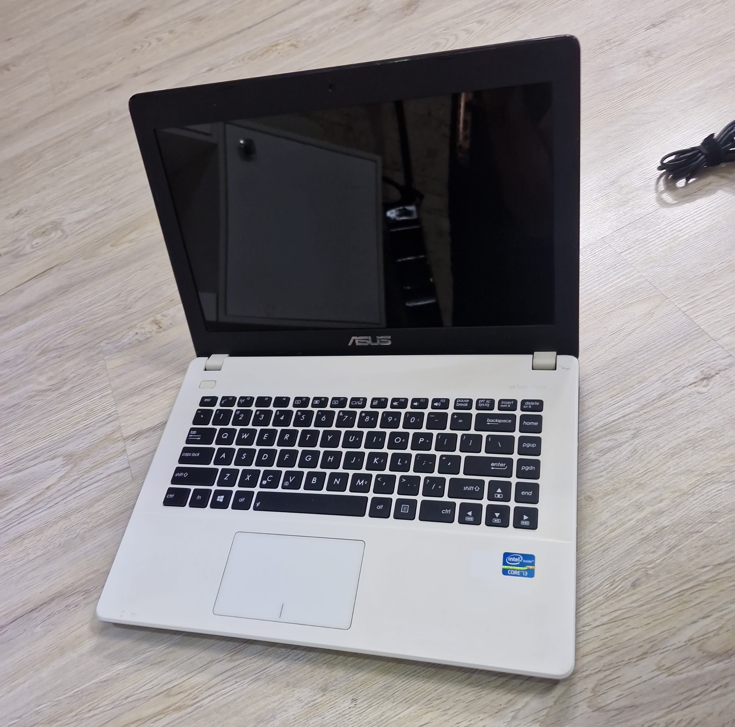 ایسوس سفید 14 اینچی شیک در حد و سبک