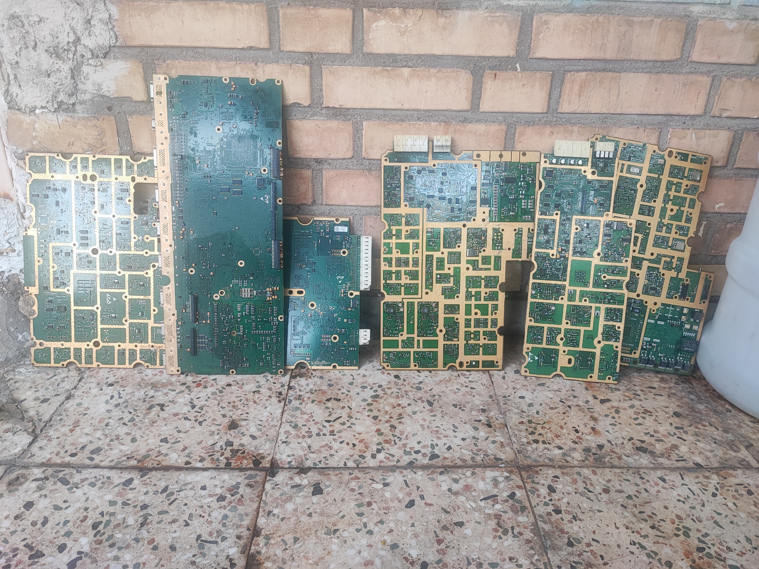 برد مخابراتی طلایی