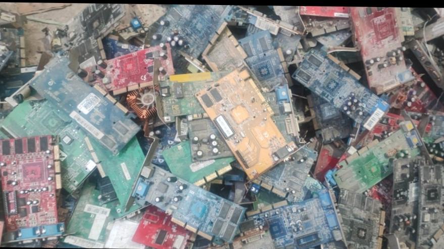 فروش 27 کیلو کارت گرافیک agp قدیمی بدون هست سینگ