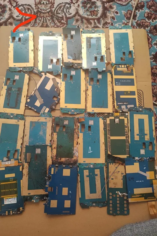 برد موبایل صفحه طلایی