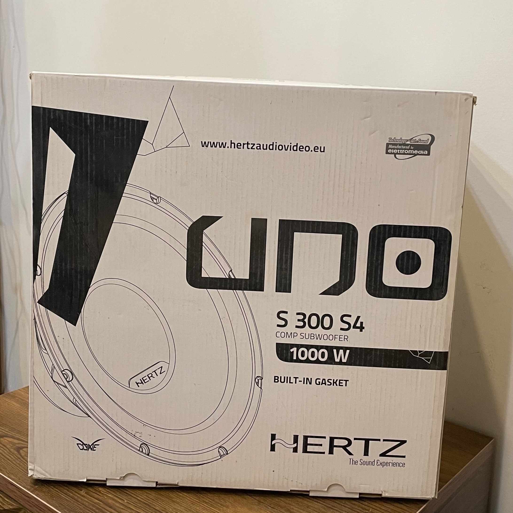 کارتن (خالی) ساب ووفر هرتز S 300 S4
