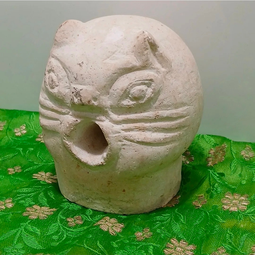 کله گربه سنگی کهنه قدیمی