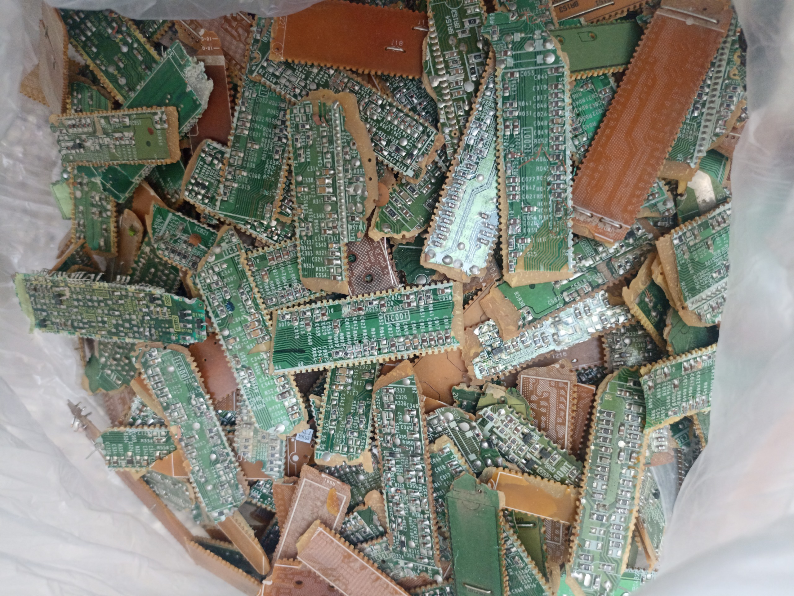 1 کیلو 100 گرم برد ضایعاتی