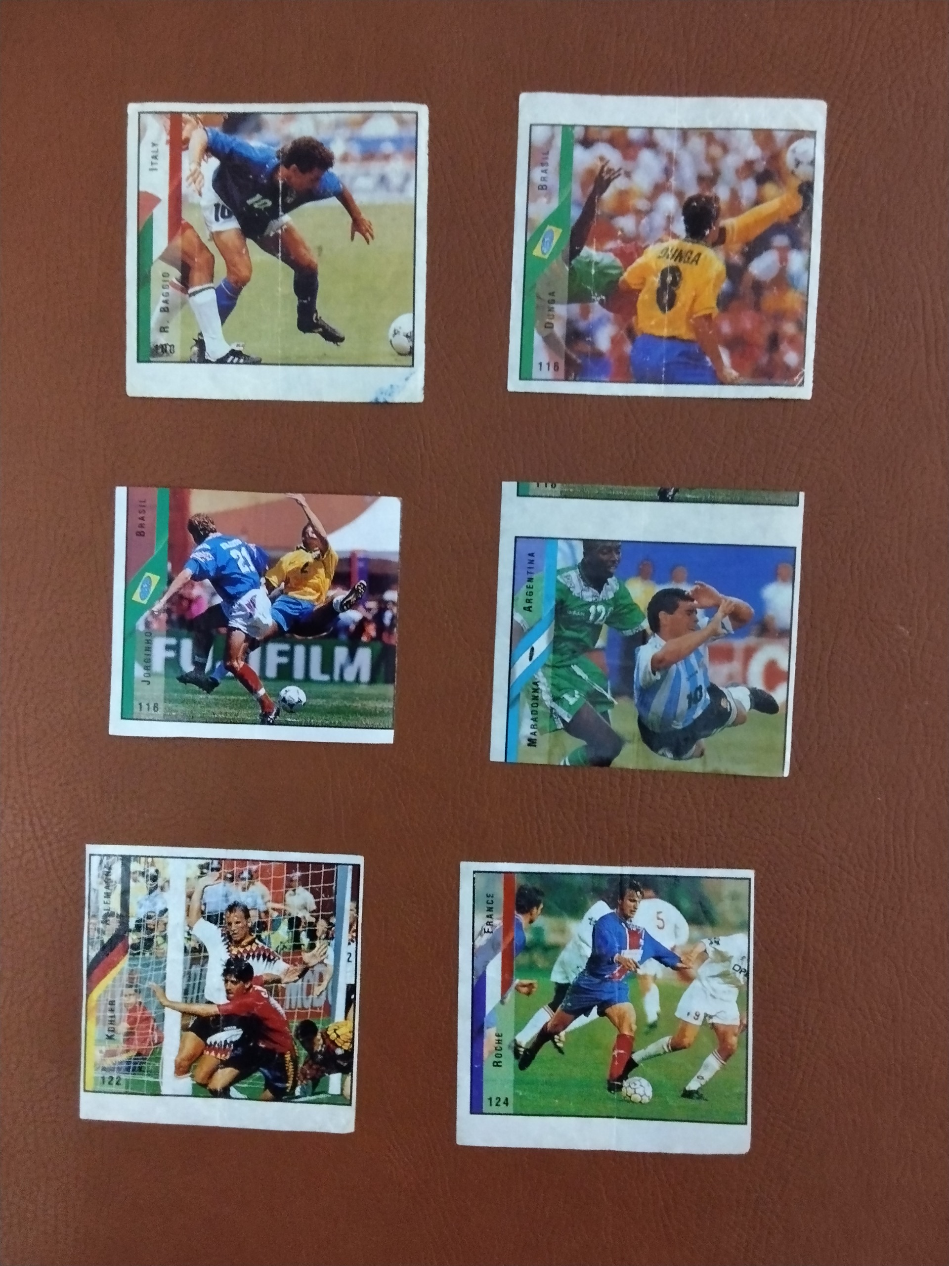  تعداد 12 عدد عکس آدامس پرستو پرچمی کوچک