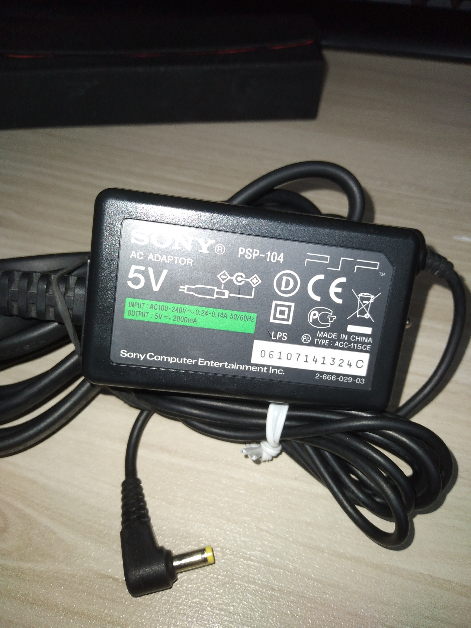 شارژر اصلی psp 104 ولتاژ 5 ولت 2000 میلی آمپر