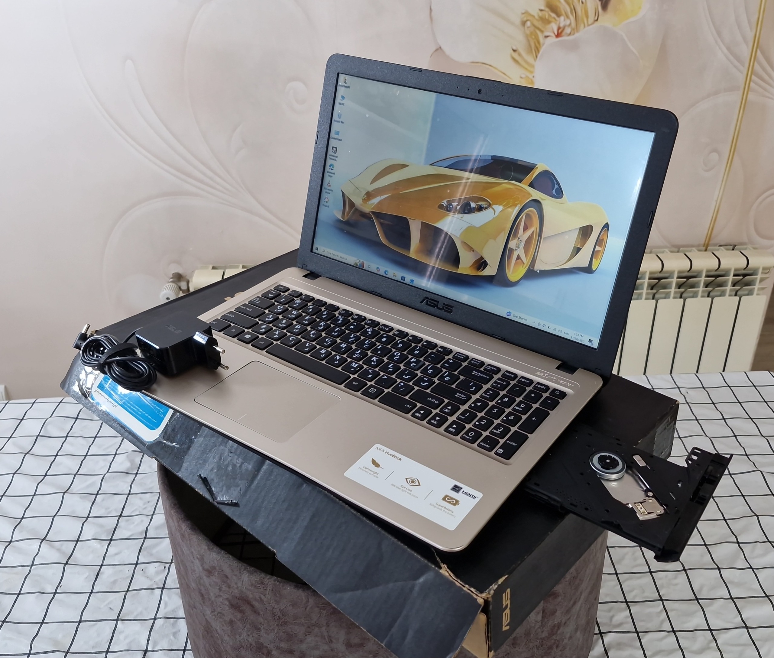 لپ تاپ ایسوس، سفید در حد با جعبه با هارد یک ترا