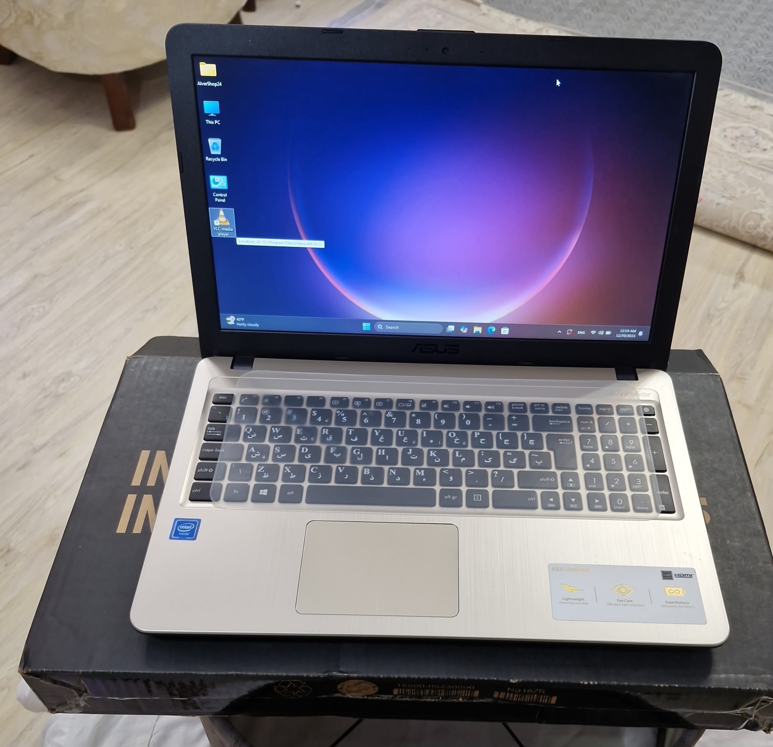 لپ تاپ ایسوس در حد با جعبه