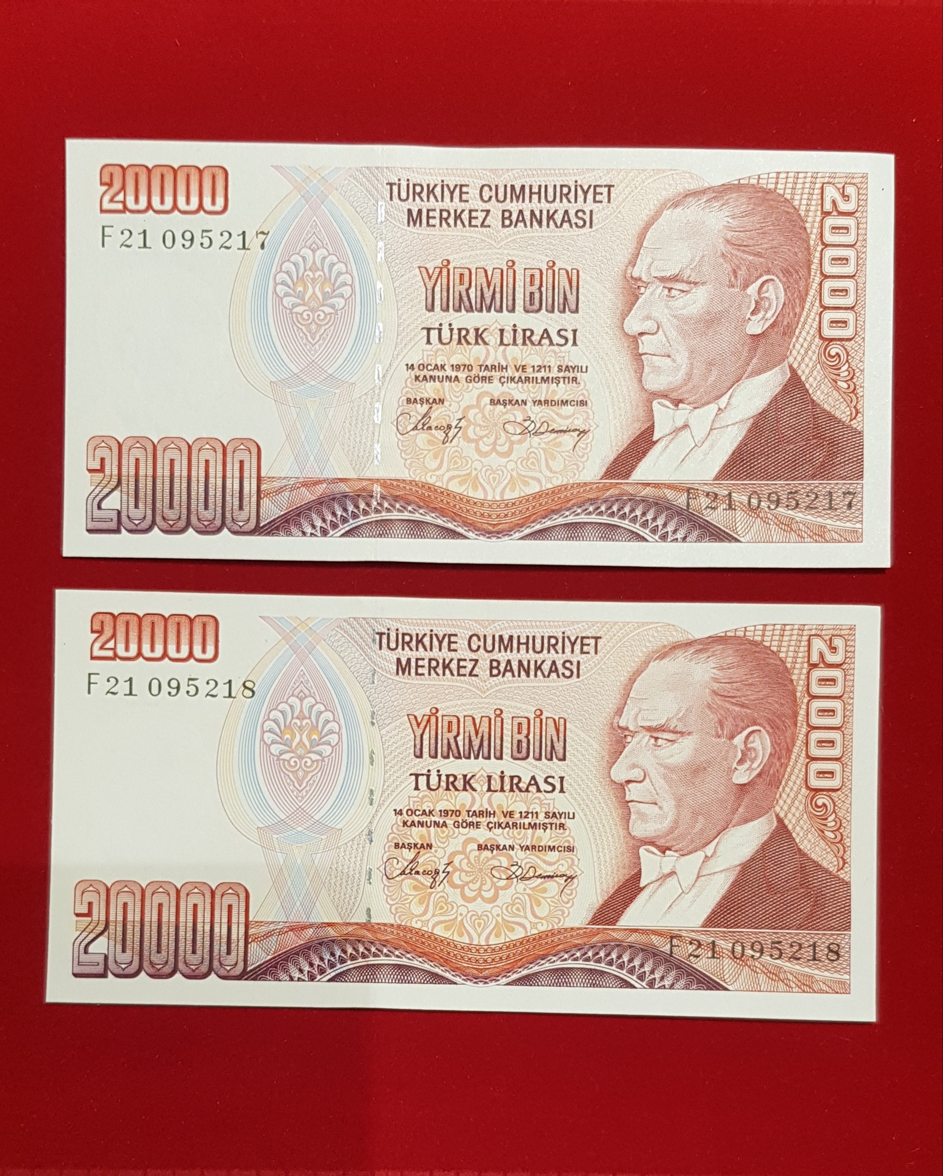 جفت 20.000 لیر ترکیه قدیمی و زیبا طبق تصویر