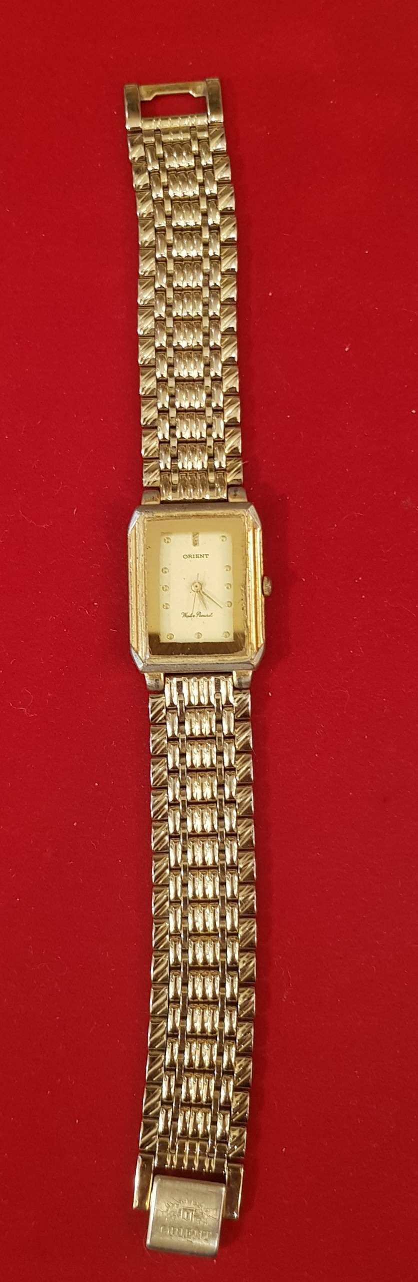 ساعت مچی طبق تصویر