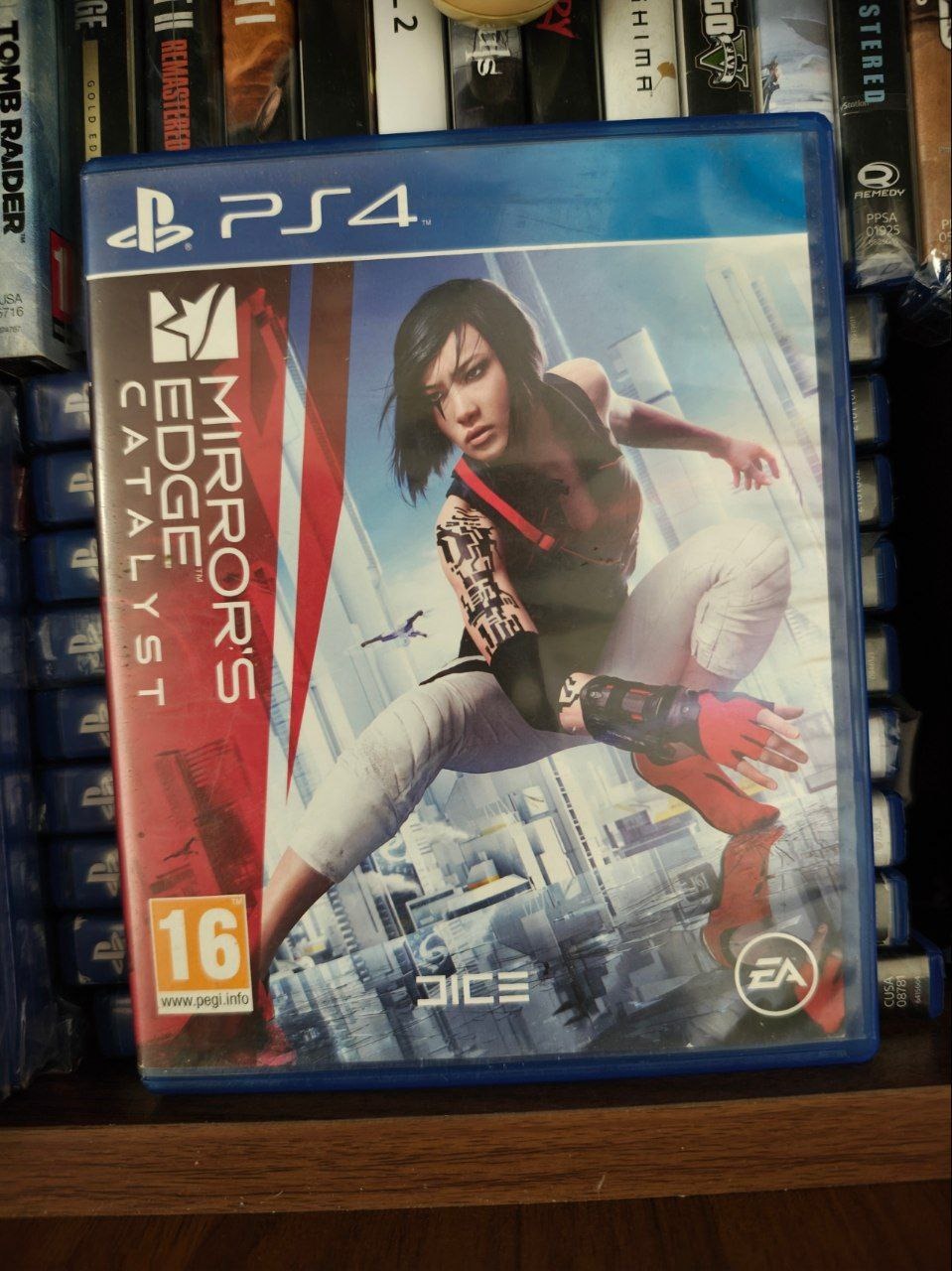 Mirrors edge در حد آک
