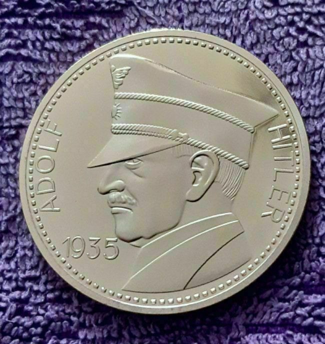 مدالیوم یادبودی آلمان با پرتره هیتلر