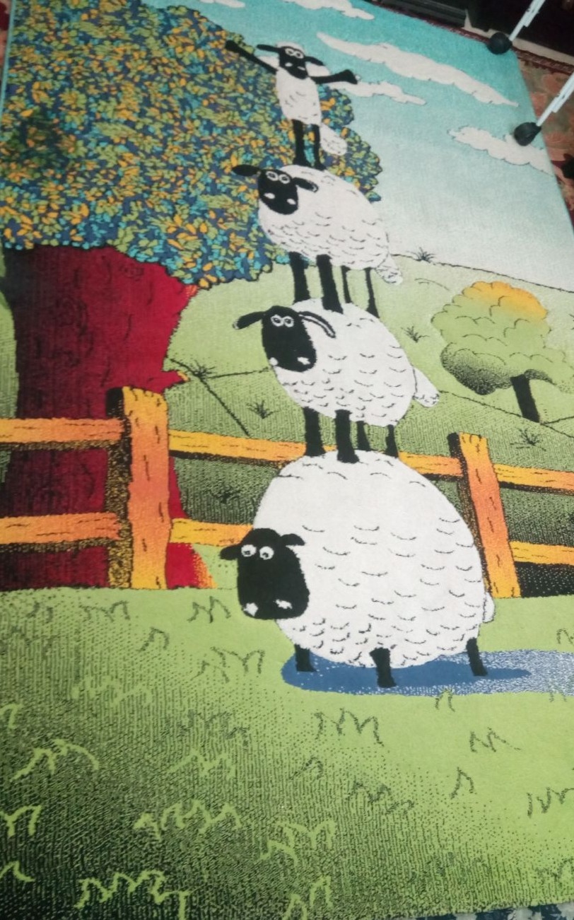 فرش کودک طرح بره ناقلا توضیحات دارد