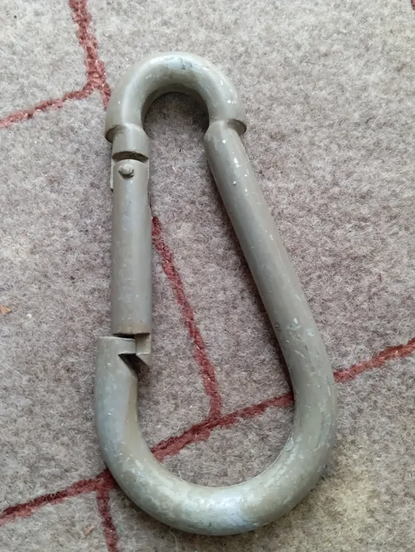 قلاب قدیمی فلزی