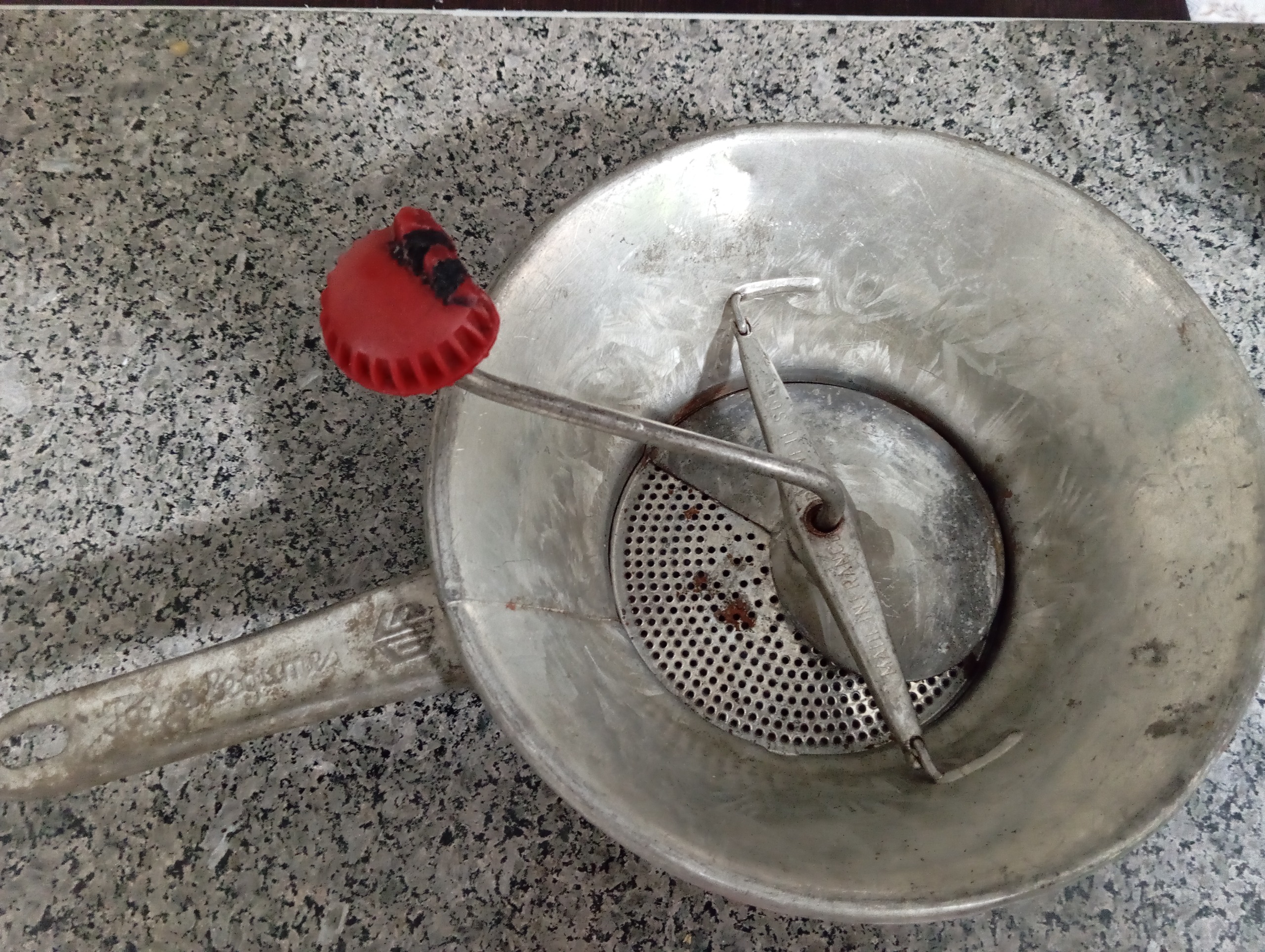 آبمیوه گیری دستی قدیمی