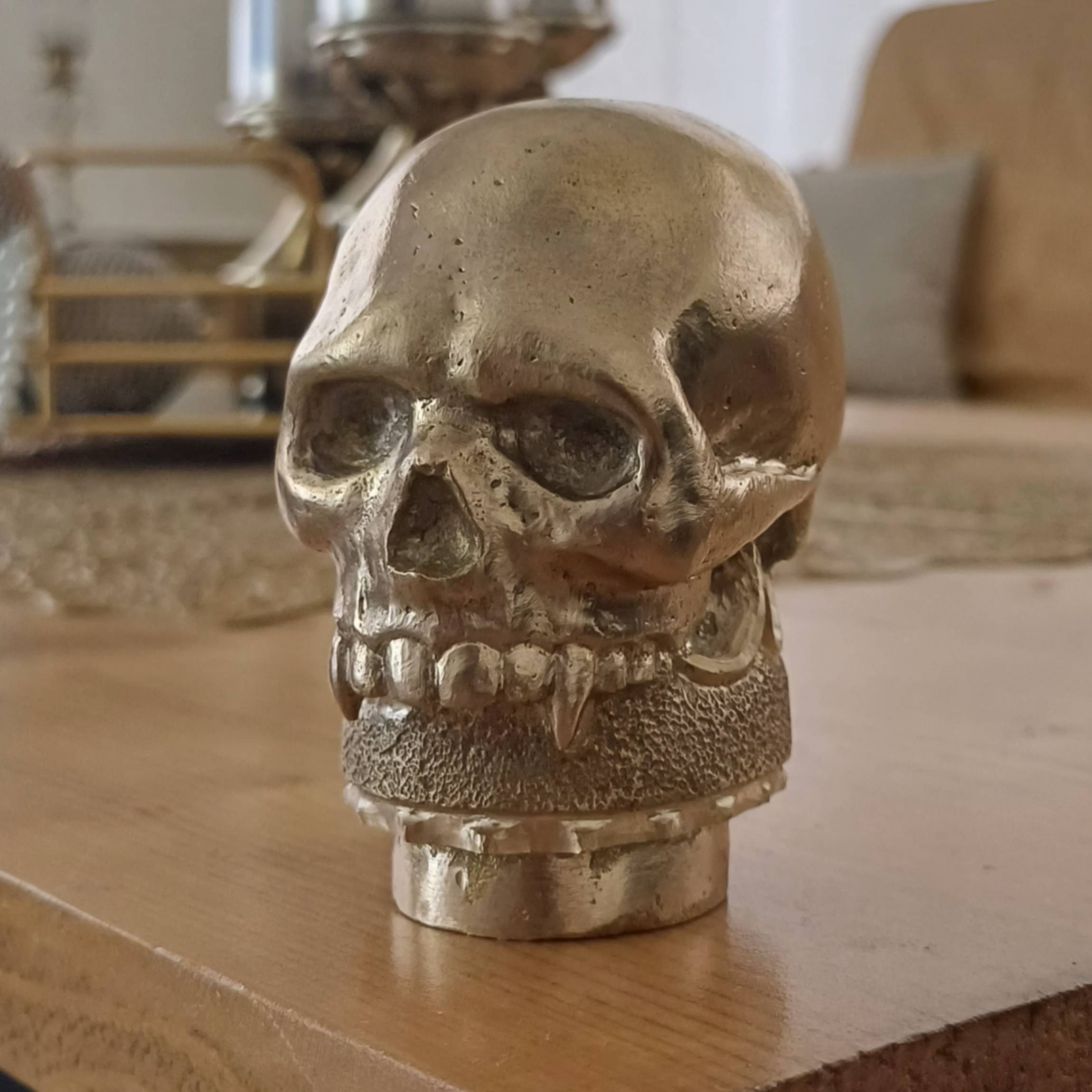 مجسمه رومیزی برنجی طرح جمجمه