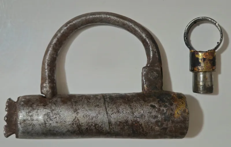 قفل کلید لوله یی آهن آهنی ساخت ایران دوره قاجار