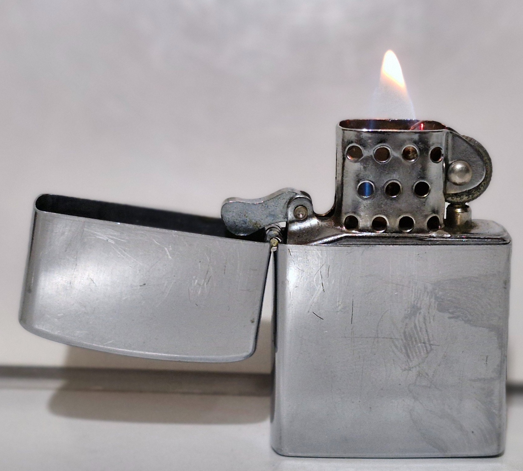 فندک بنزینی ساخت ژاپن دوره پهلوی