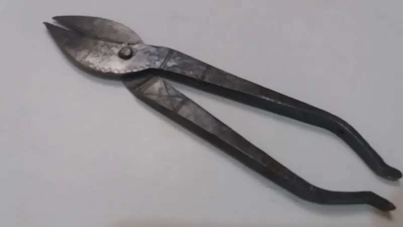 قیچی فولادی دستساز قدیمی(ملاحظه توضیحات)