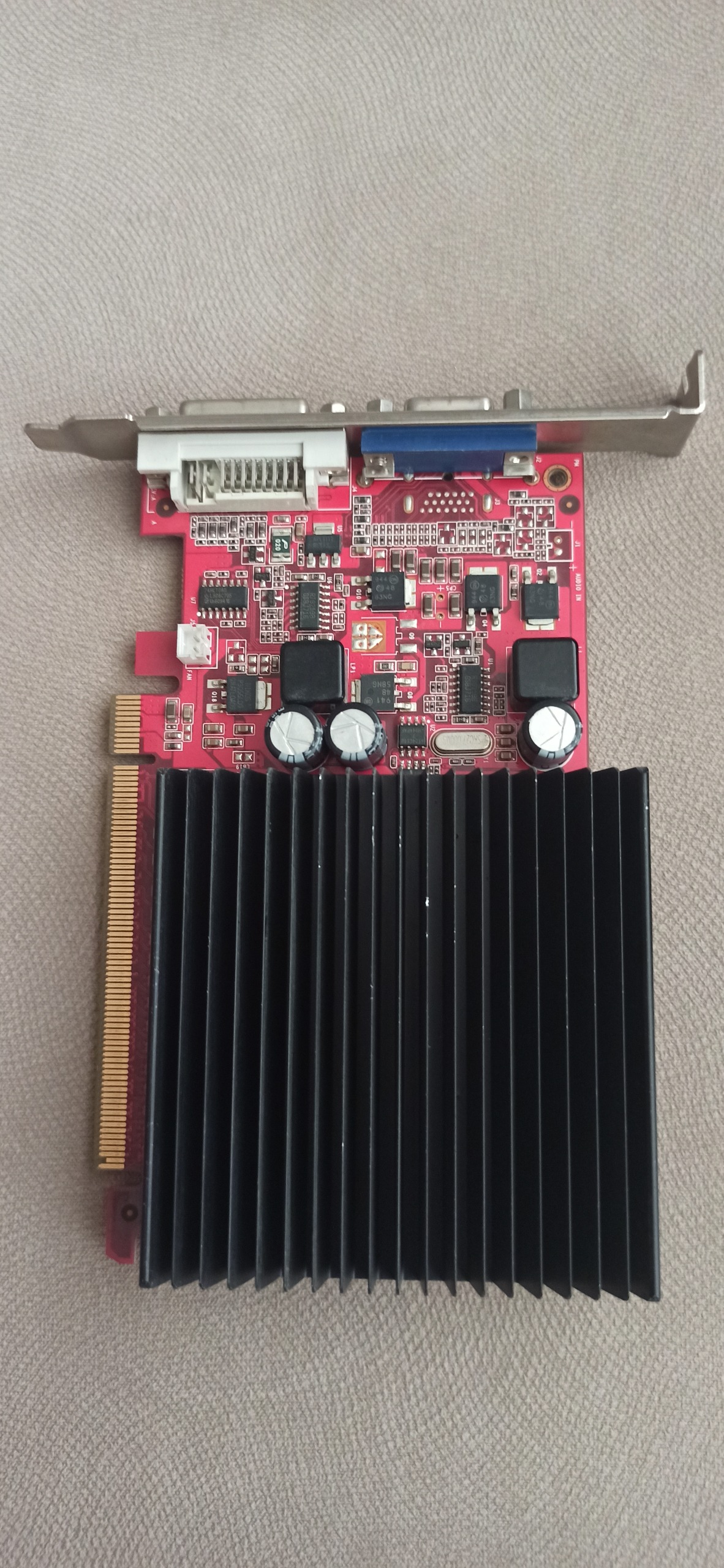 گرافیک یک گیگ GF 9500 GT