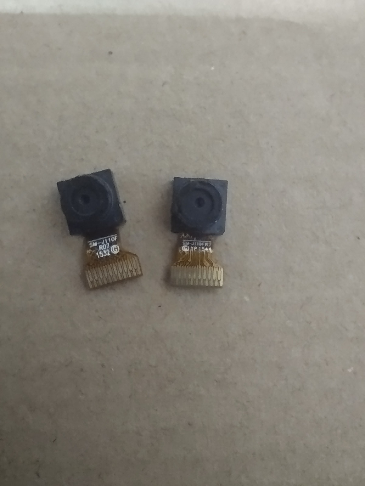 دو عدد دوربین سلفی و کپسول گوشی samsung j1ace