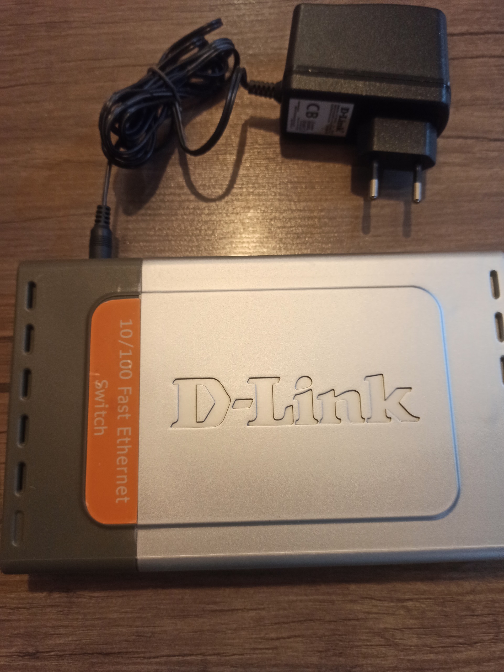 هاب سوئیچ شبکه D-LINK DES-1008D