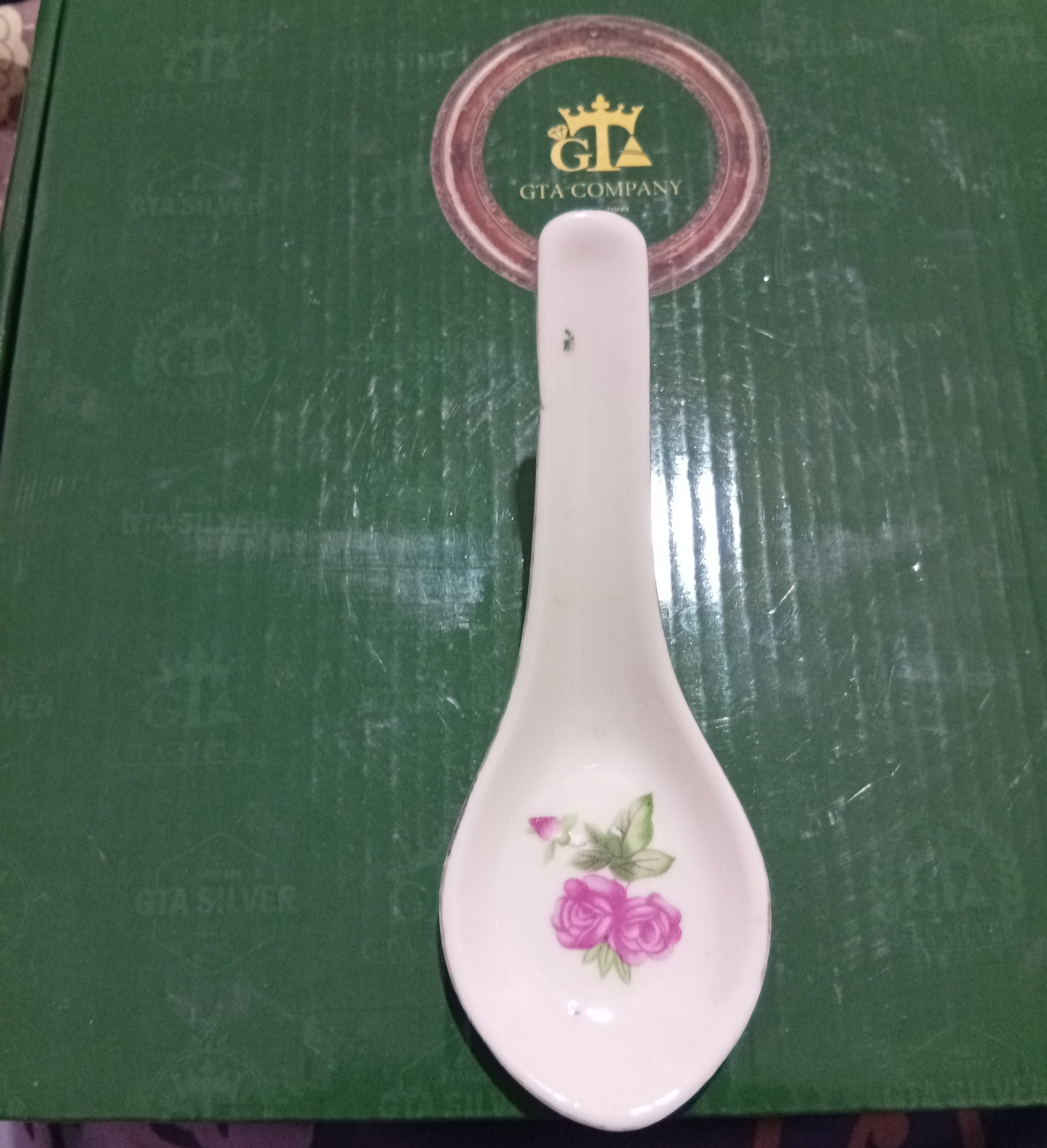 آجیل خوری گل قرمز