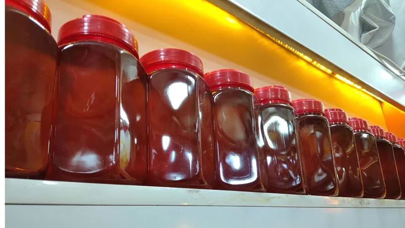 عسل آویشن اصل از زنبوردار بخراصل بخرنه عسل تقلبی