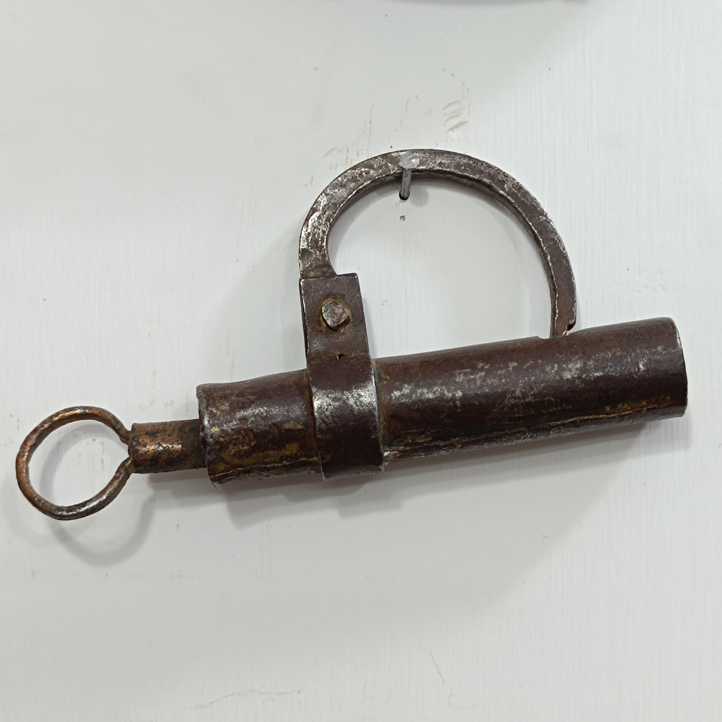 قفل لوله ای قدیمی