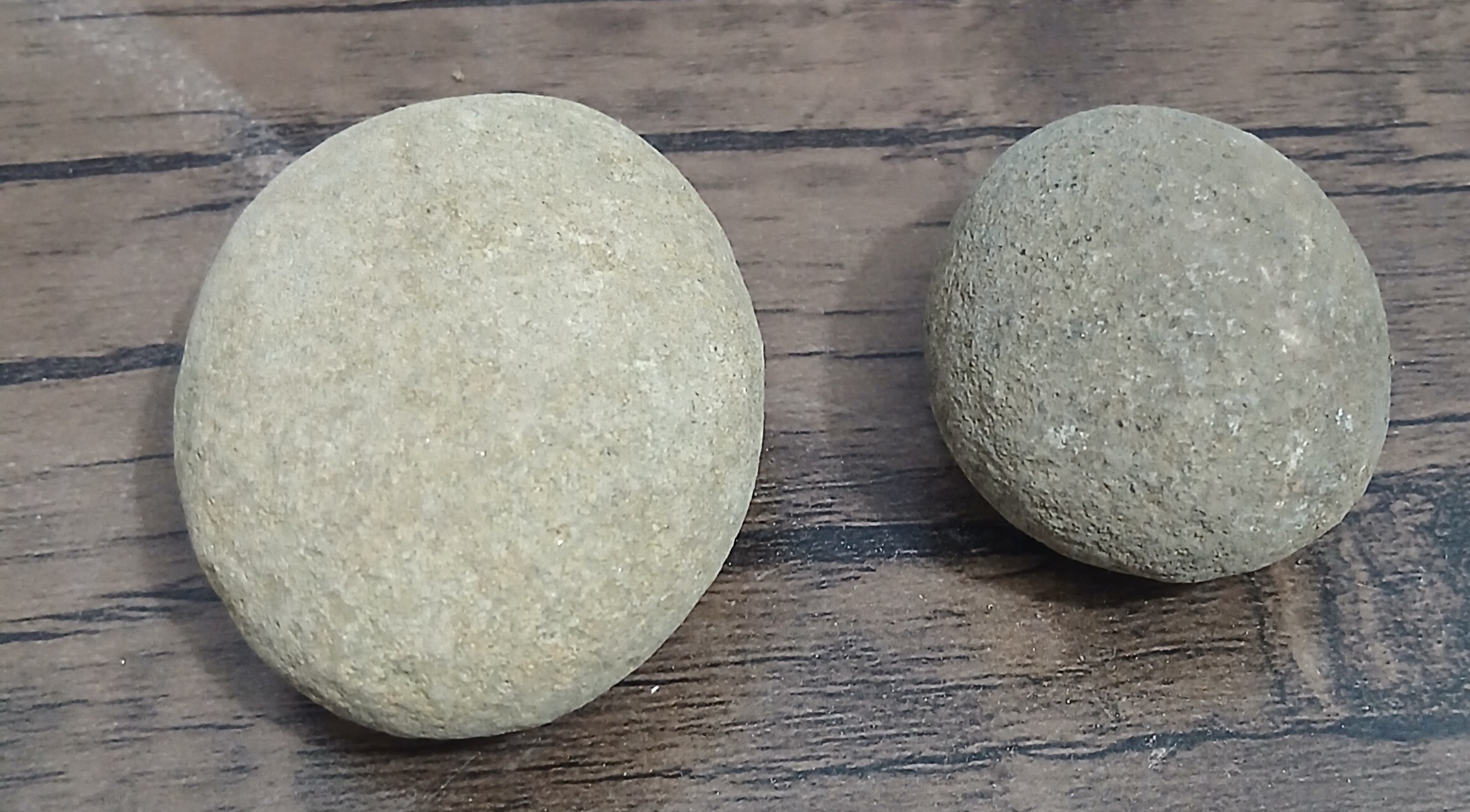 دو سنگ گوی آسیاب بسیار زیبا