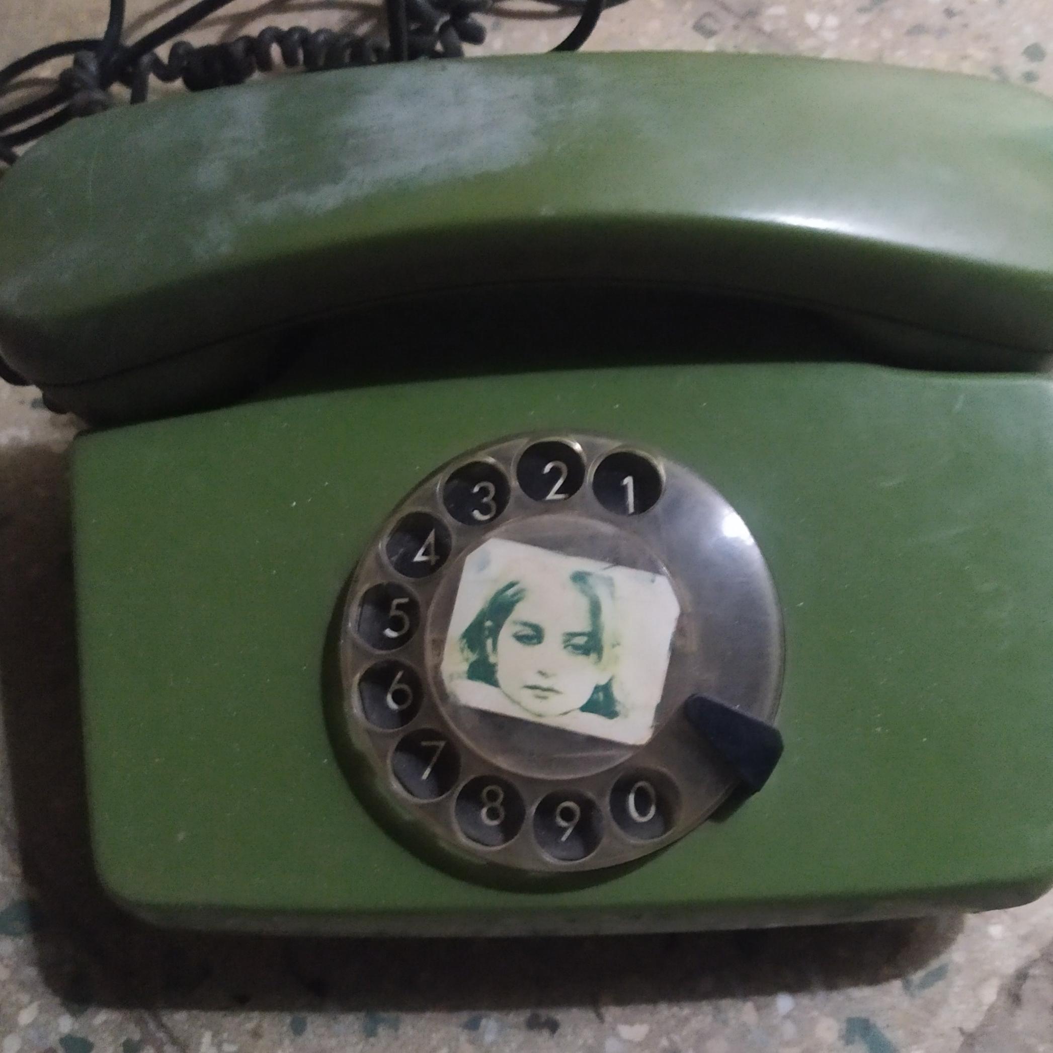 تلفن قدیمی سالم