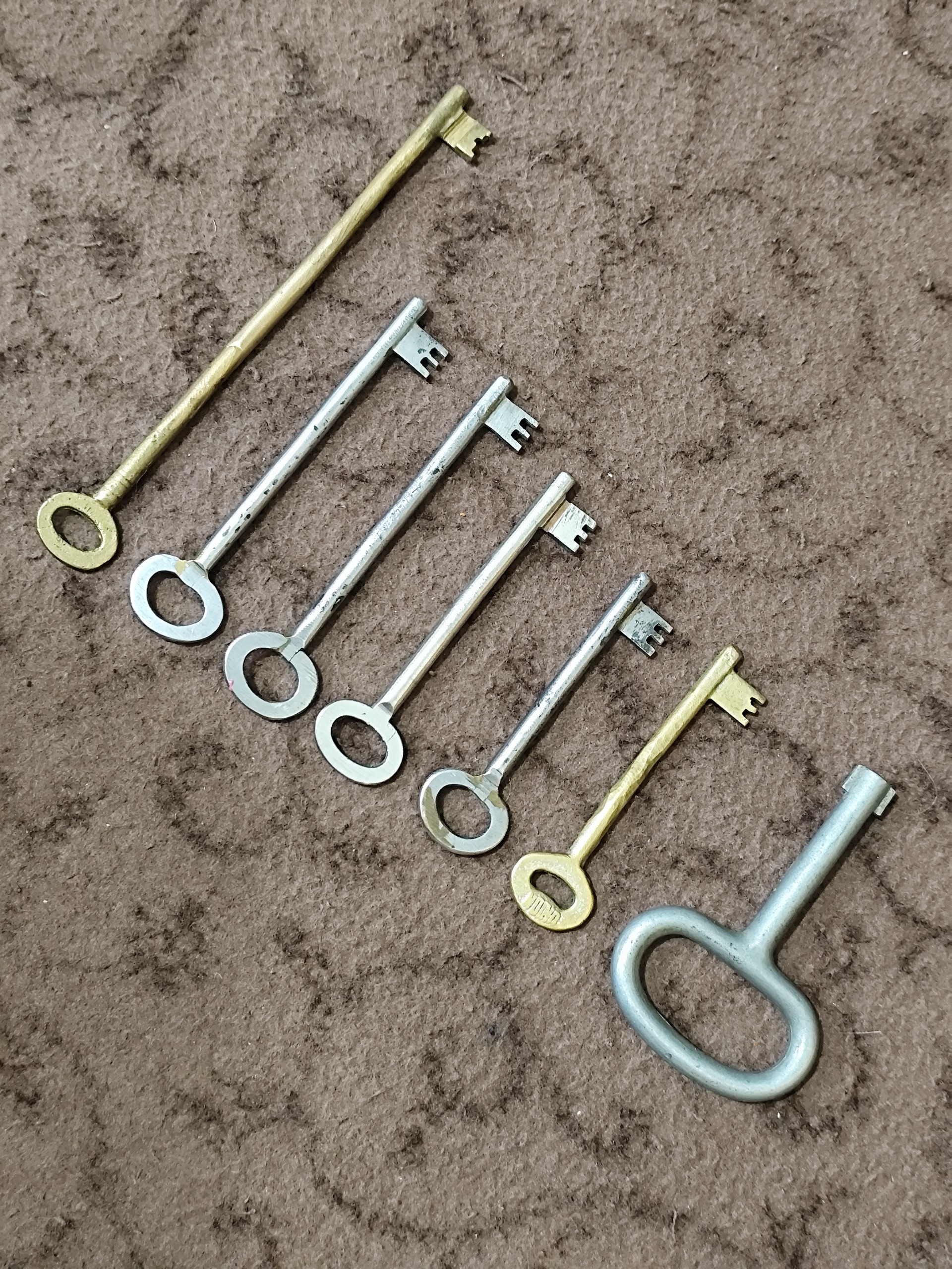 مجموع 7 عدد کلید قدیمی (کلید بزرگ 18 سانت)