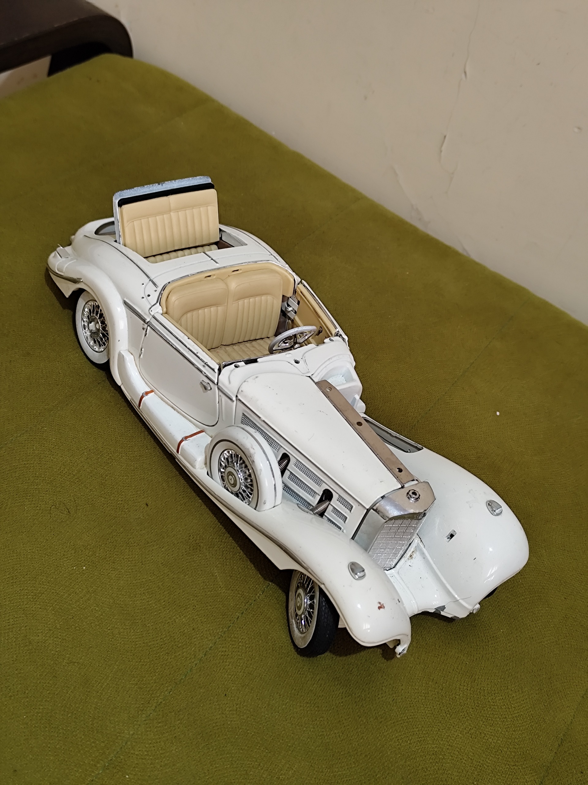 ماکت معیوب بنز کلاسیک 1/18(توضیحات)