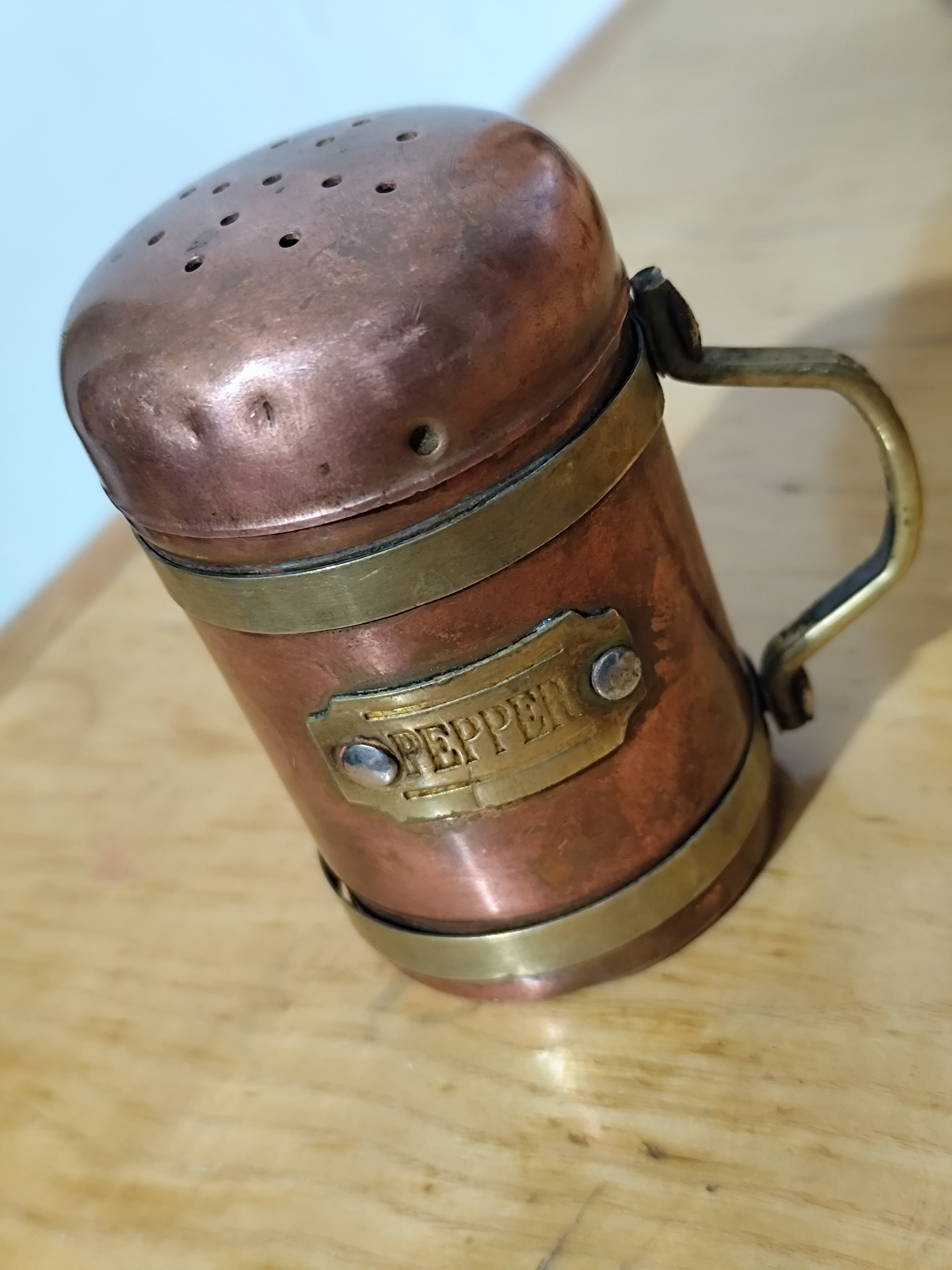 جا ادویه مسی اروپایی قدیمی